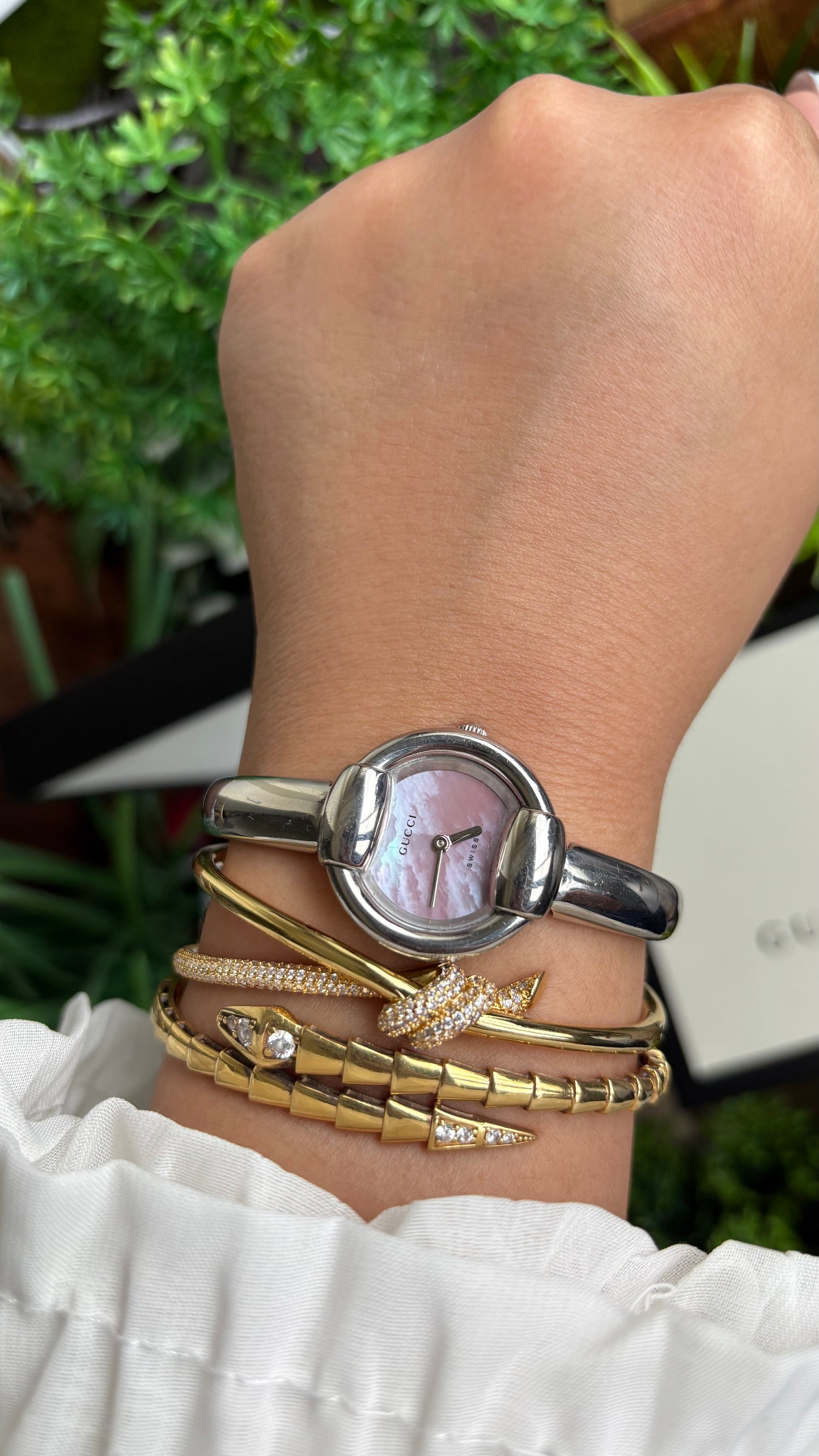 Vintage Gucci 1400L Watch in Silver Tone Mother of Pearl Pink Dial with Gucci Box