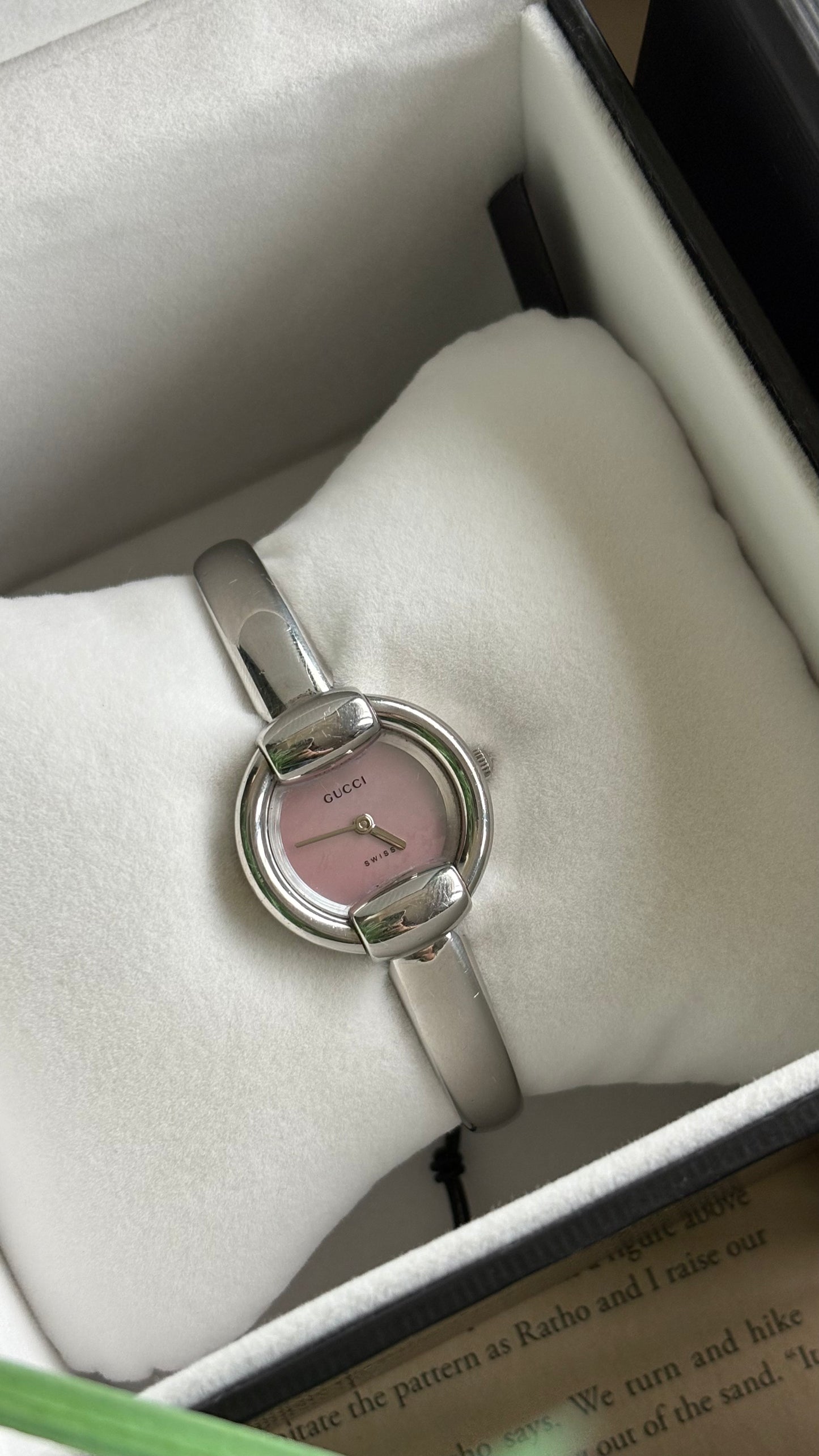 Vintage Gucci 1400L Watch in Silver Tone Mother of Pearl Pink Dial with Gucci Box