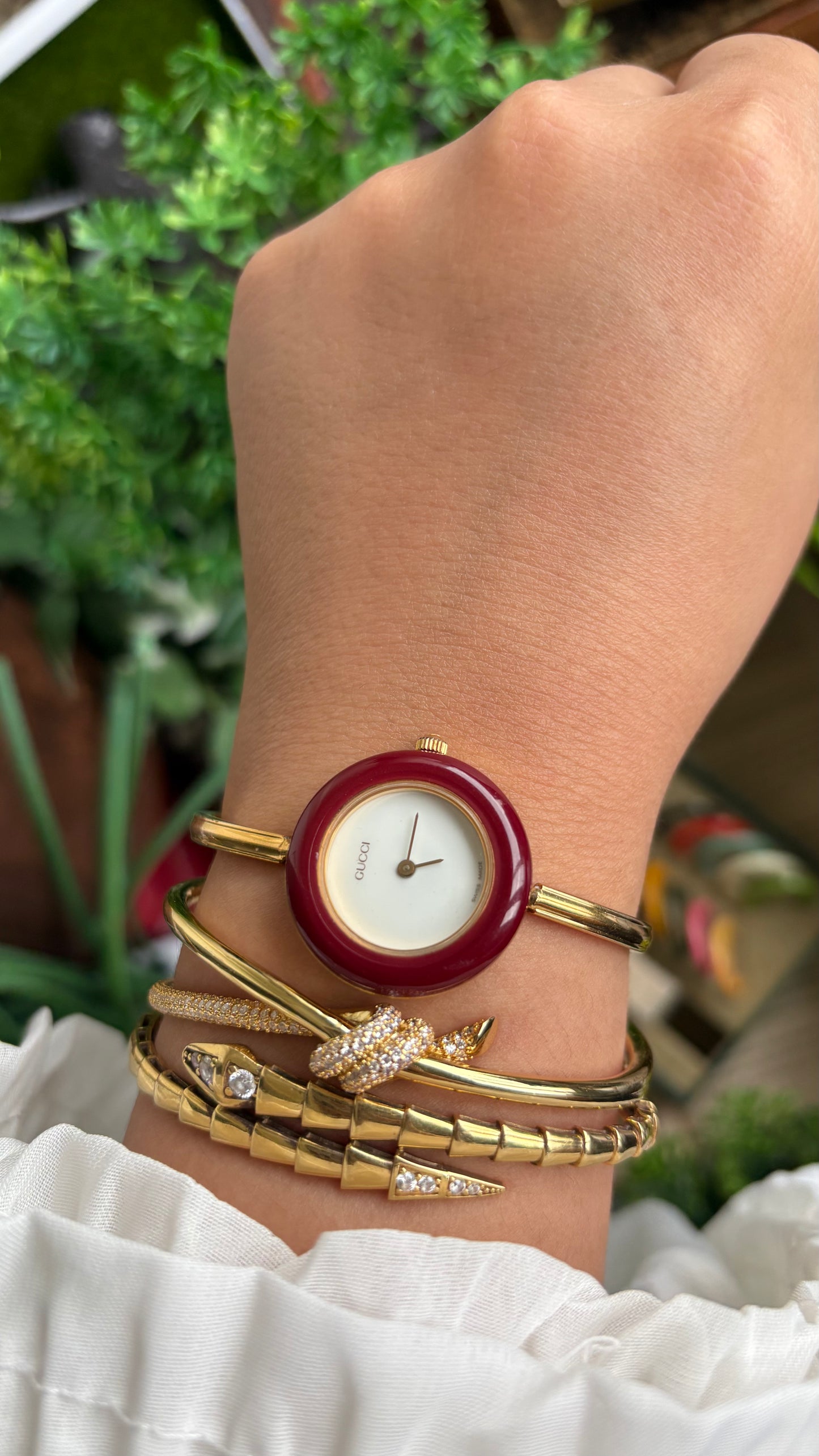 Vintage Gucci 1100L Interchangeable Bezel Set Bangle Watch in Gold Tone