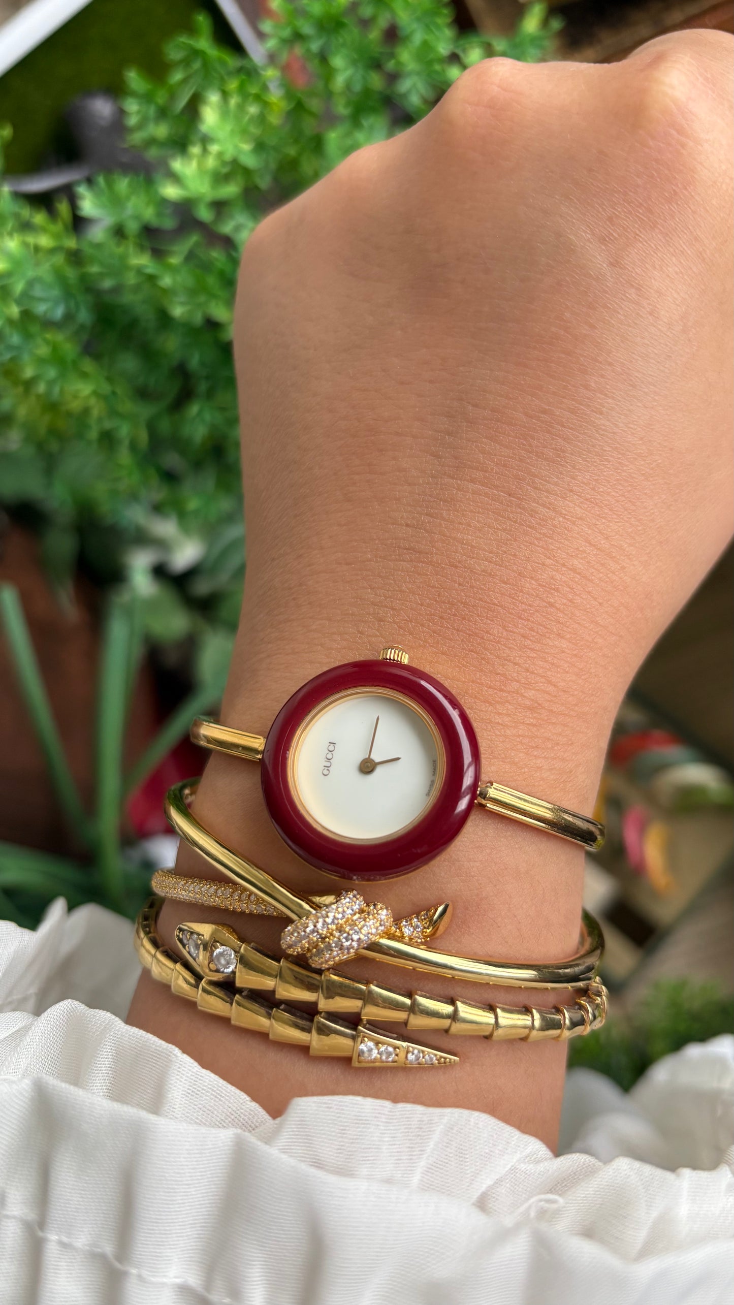 Vintage Gucci 1100L Interchangeable Bezel Set Bangle Watch in Gold Tone