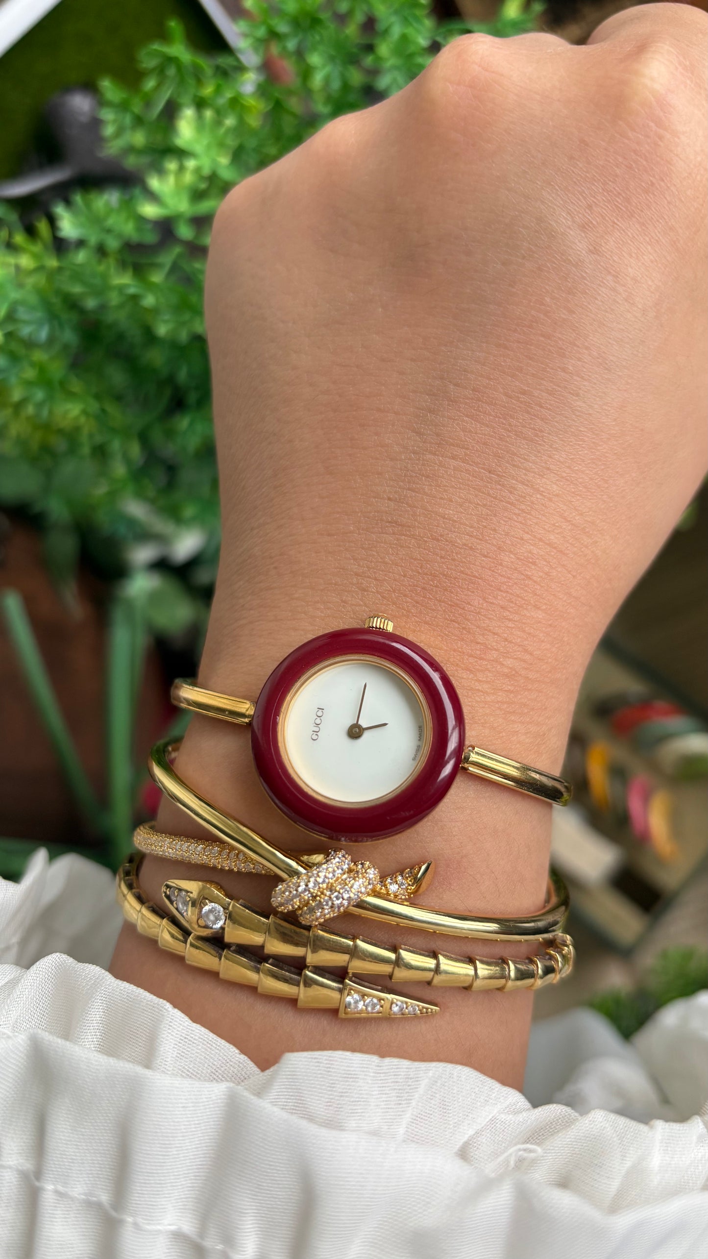 Vintage Gucci 1100L Interchangeable Bezel Set Bangle Watch in Gold Tone