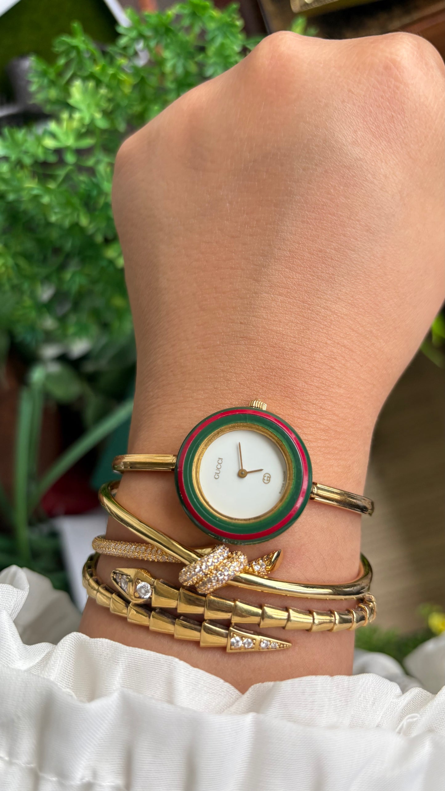 Vintage Gucci 1100L Interchangeable Bezel Set Bangle Watch in Gold Tone