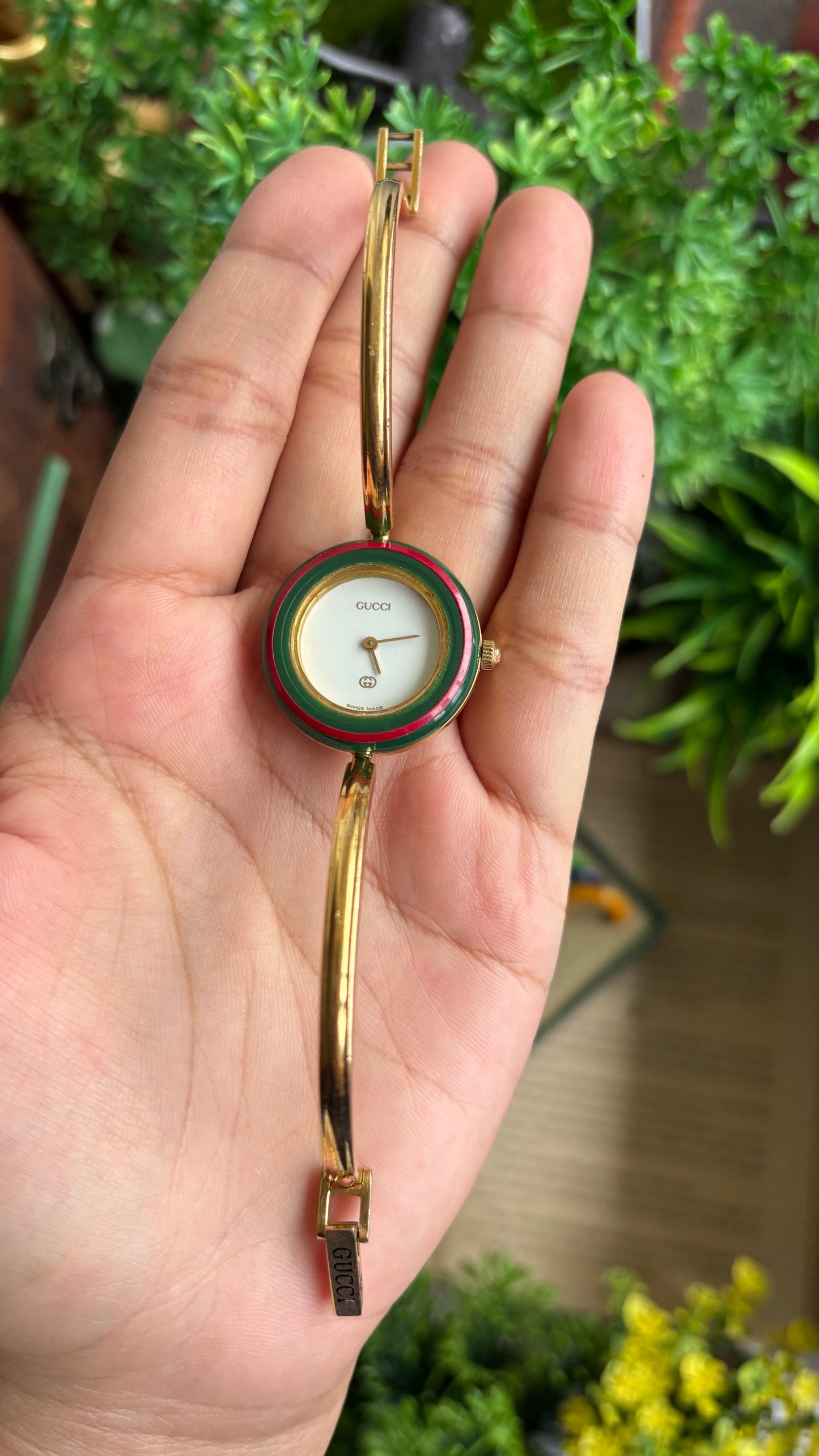 Vintage Gucci 1100L Interchangeable Bezel Set Bangle Watch in Gold Tone
