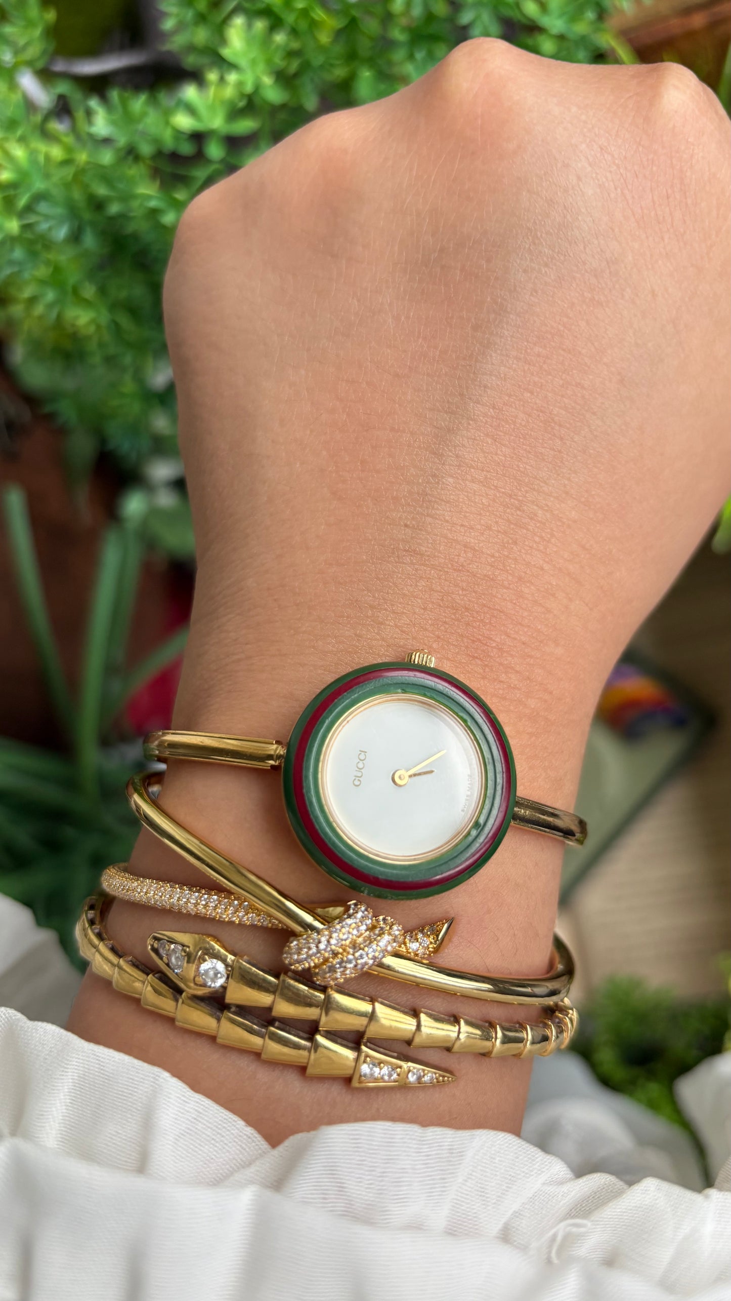 Vintage Gucci 1100L Interchangeable Bezel Set Bangle Watch in Gold Tone