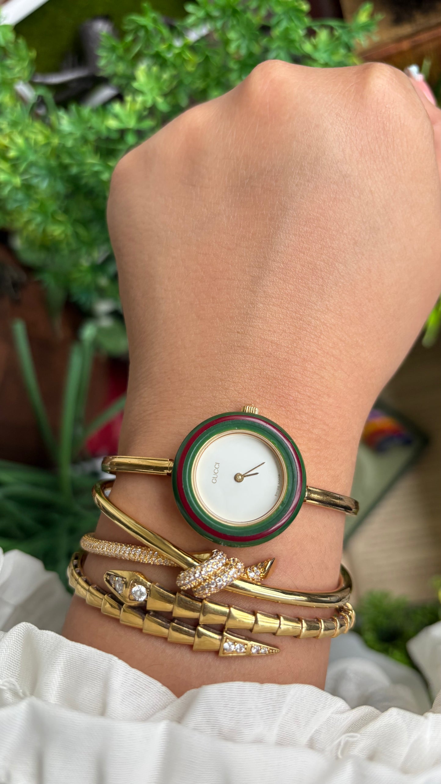 Vintage Gucci 1100L Interchangeable Bezel Set Bangle Watch in Gold Tone