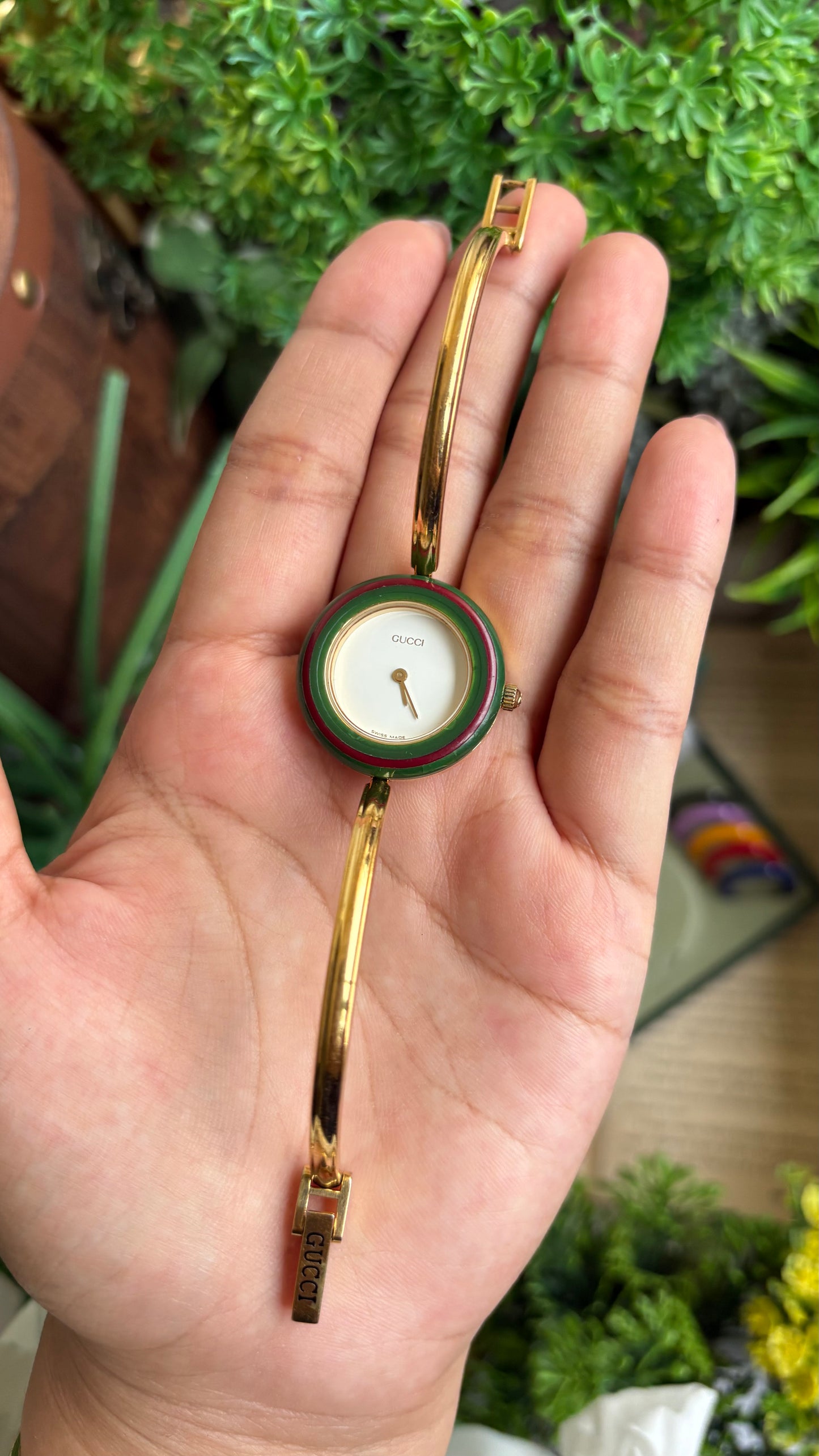 Vintage Gucci 1100L Interchangeable Bezel Set Bangle Watch in Gold Tone