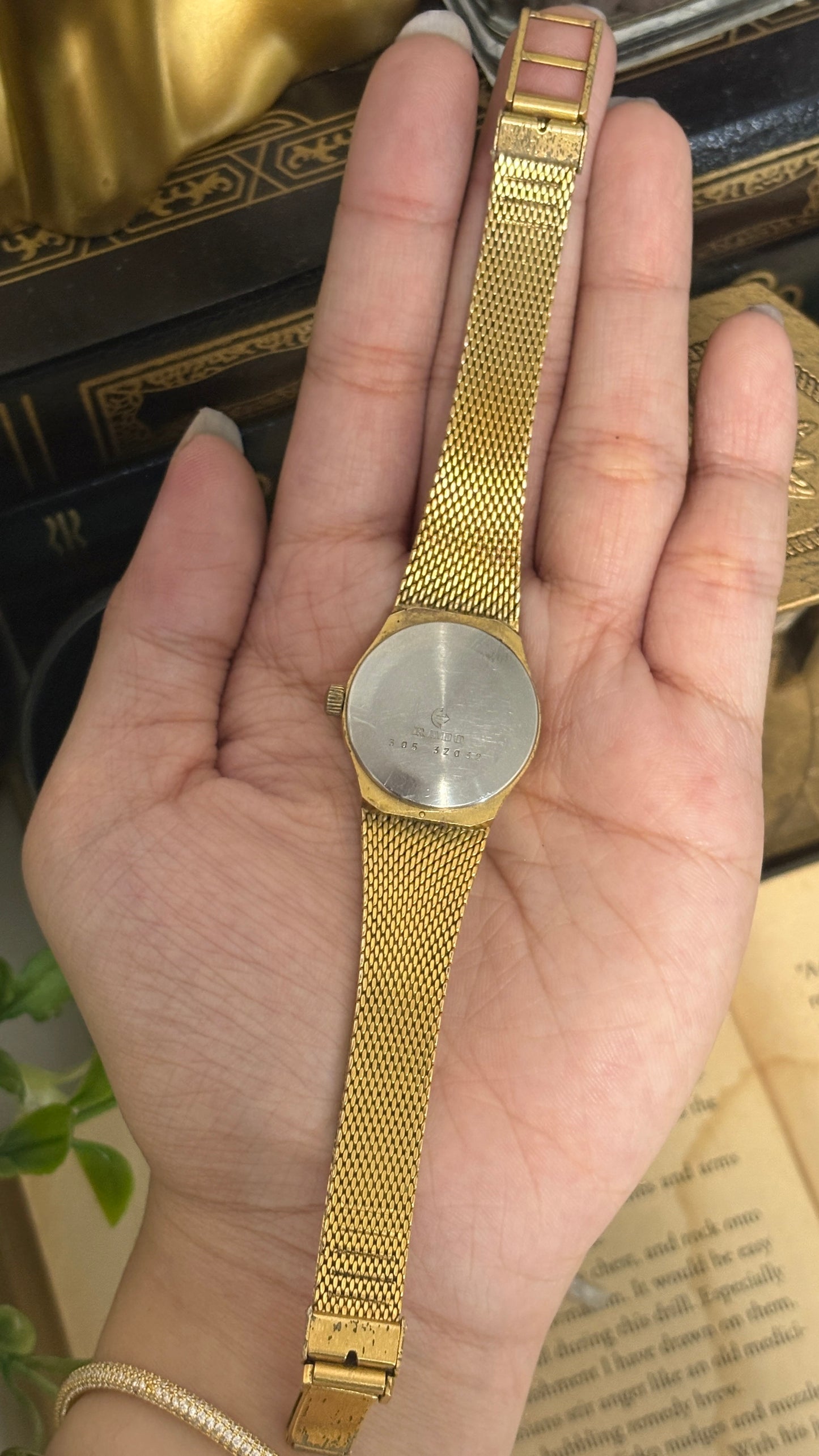 Vintage Rado Swiss Oval Dial Textured Bezel Accent in Gold Tone Quartz