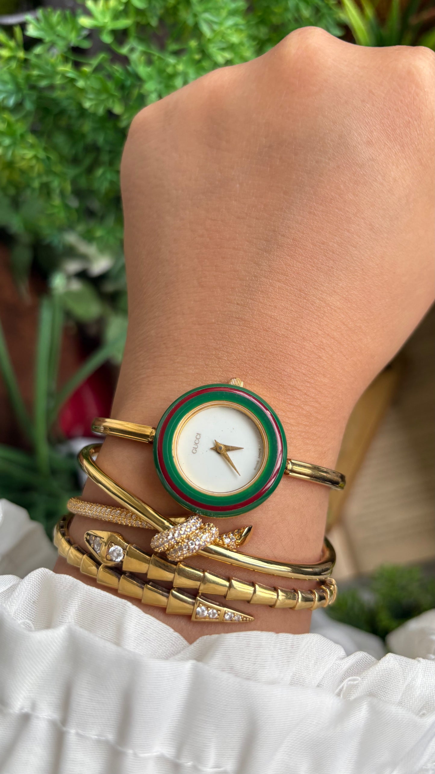 Vintage Gucci 1100L Interchangeable Bezel Set Bangle Watch in Gold Tone