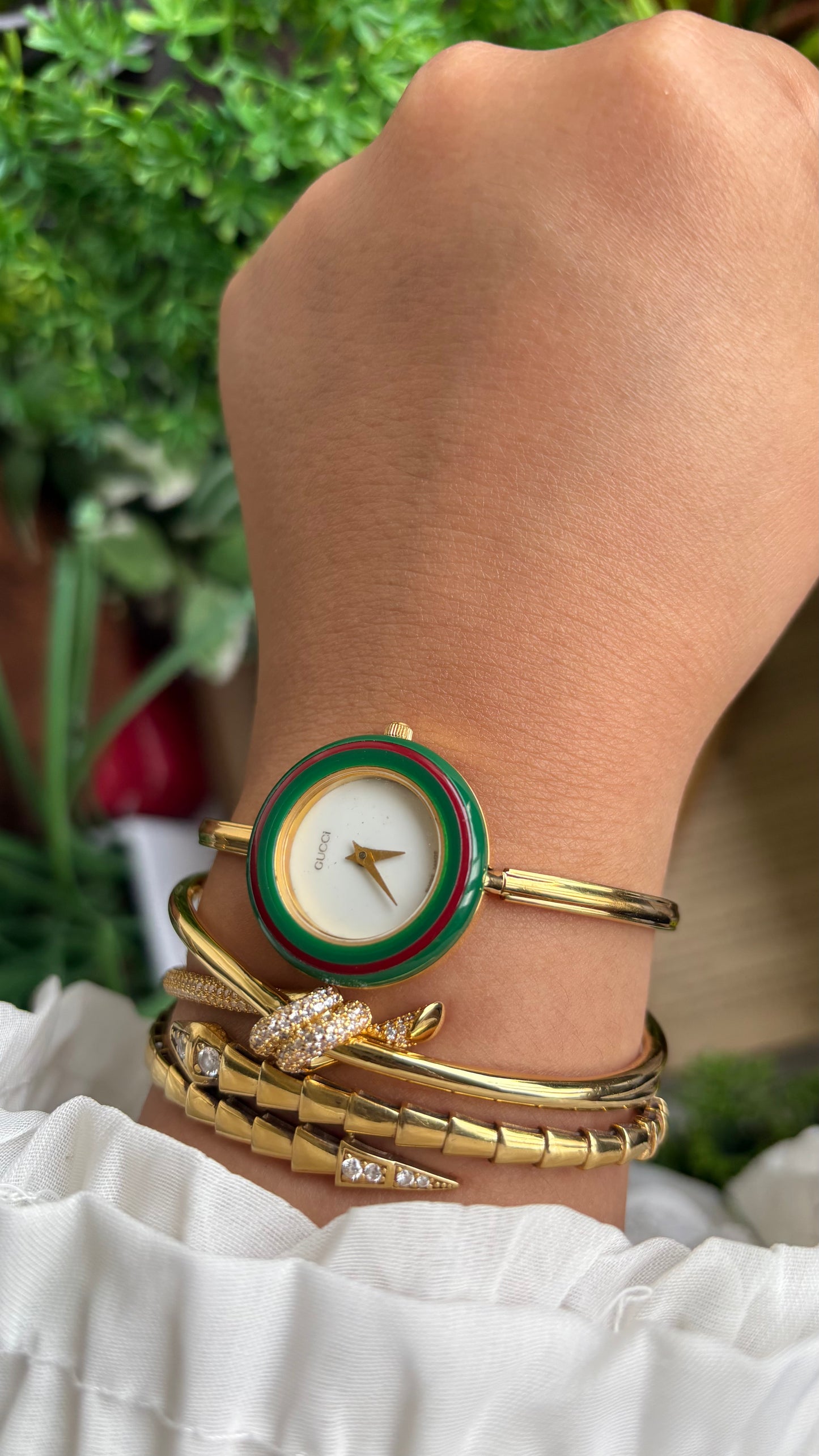 Vintage Gucci 1100L Interchangeable Bezel Set Bangle Watch in Gold Tone