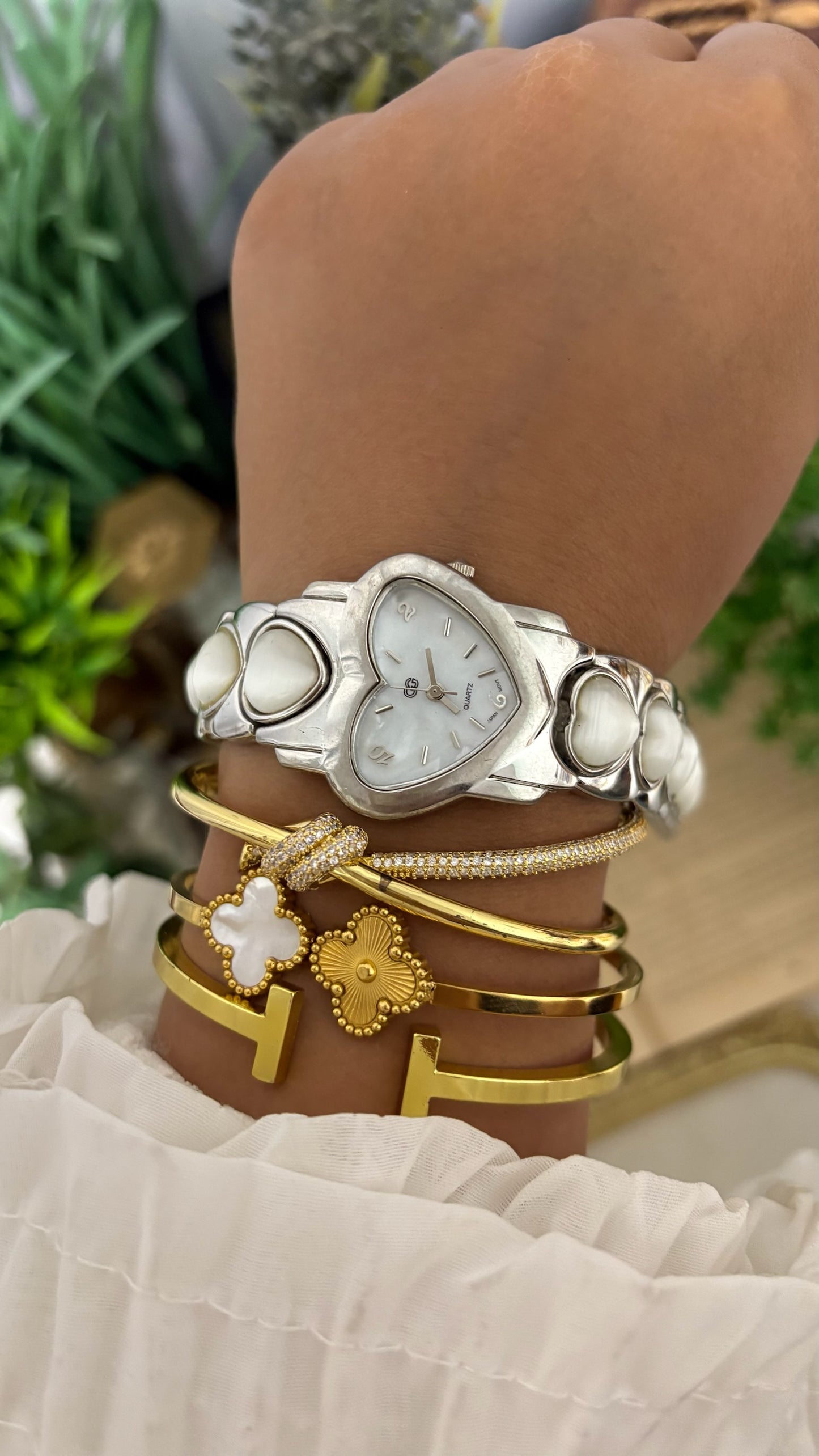Vintage Heart Shaped Case Mother of Pearl Link Watch in Silver Tone White Dial Quartz