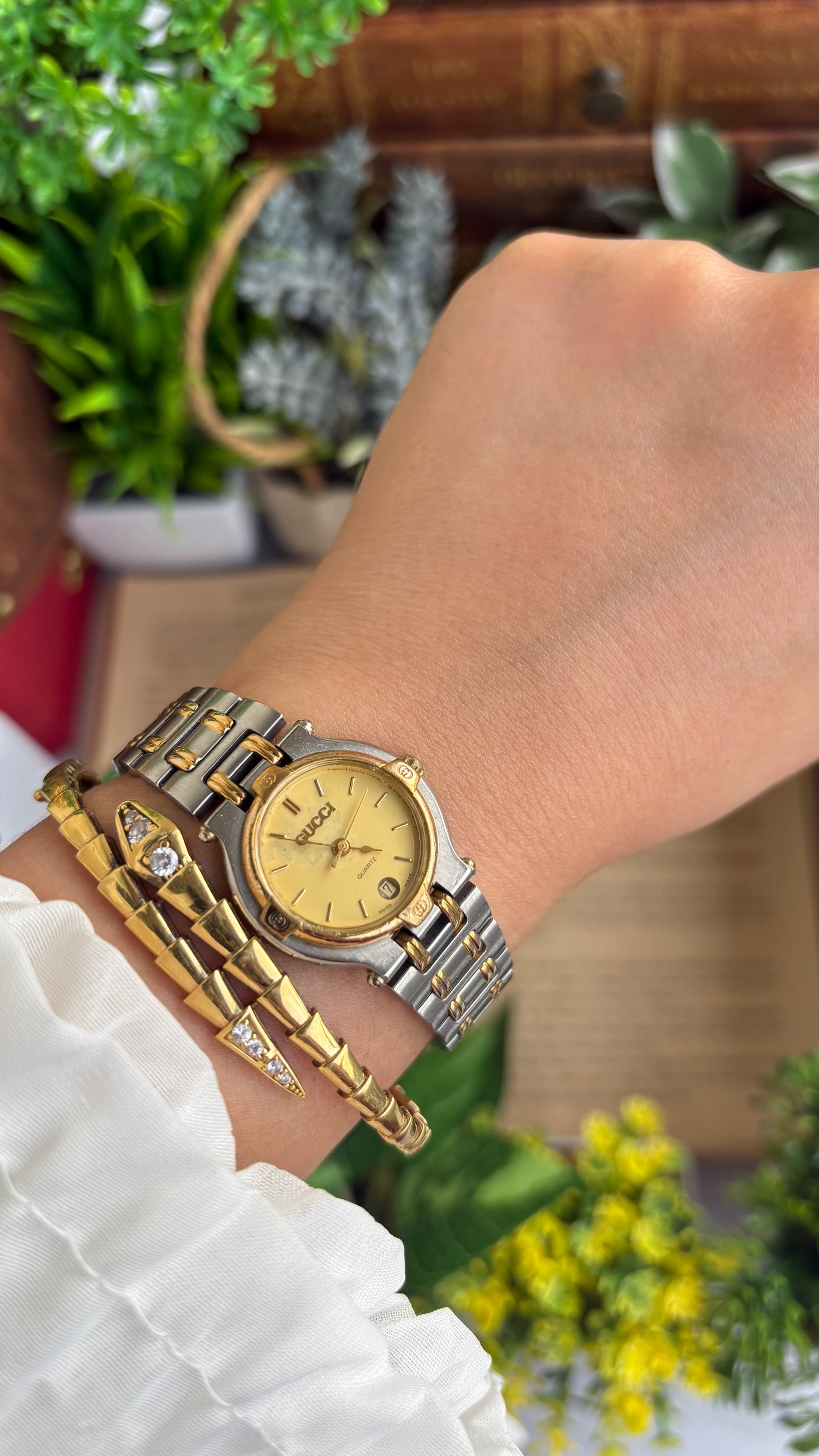 Vintage Classic Gucci 9000L Swiss Watch in Two Tone