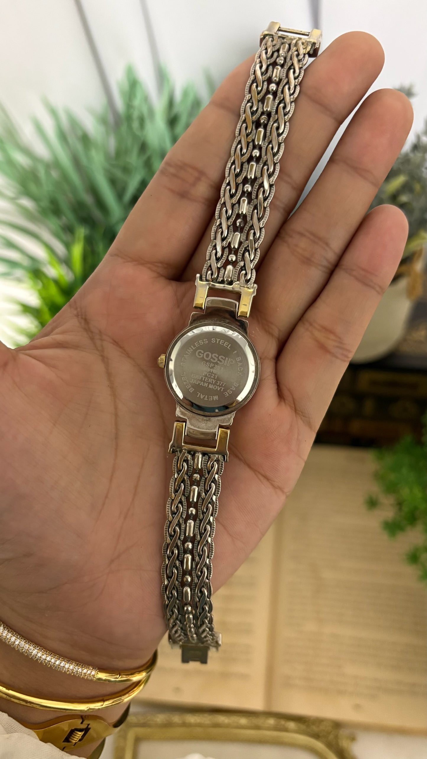 Vintage Gossip Round Case Woven Intricate Mesh Strap Watch in Two-Tone Mother of Pearl Dial Quartz
