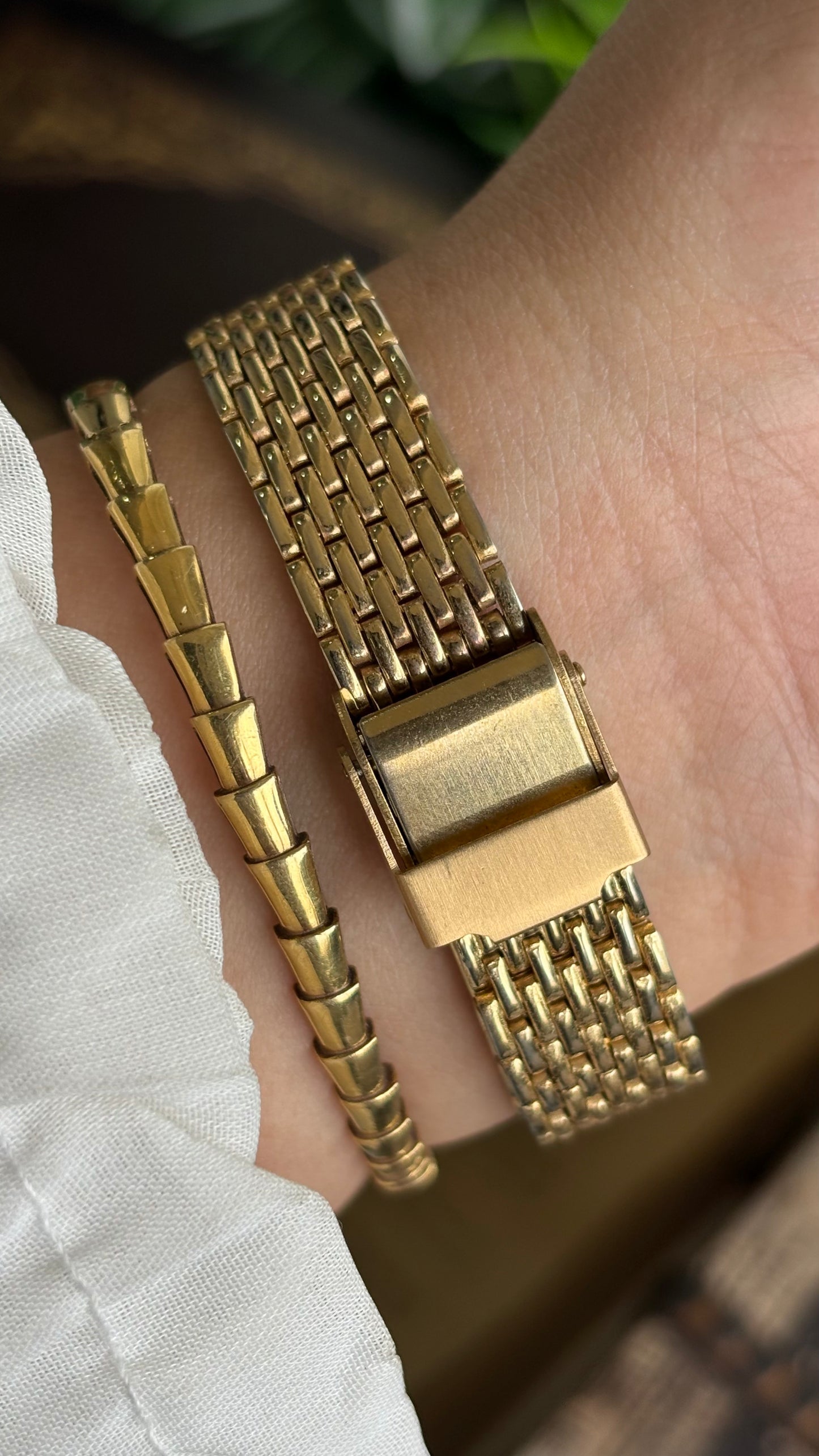 Vintage Dufonte Lucien Piccard Watch in Gold Tone Self-Adjust Pearl & Diamond Dial