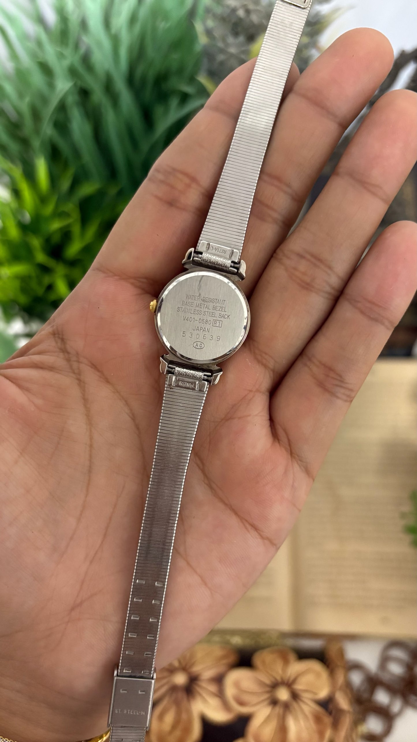 Vintage Alba Estate Round Petite Dress Watch with Two-Tone Accents and Silver Textured Mesh Band in Champagne Dial Quartz