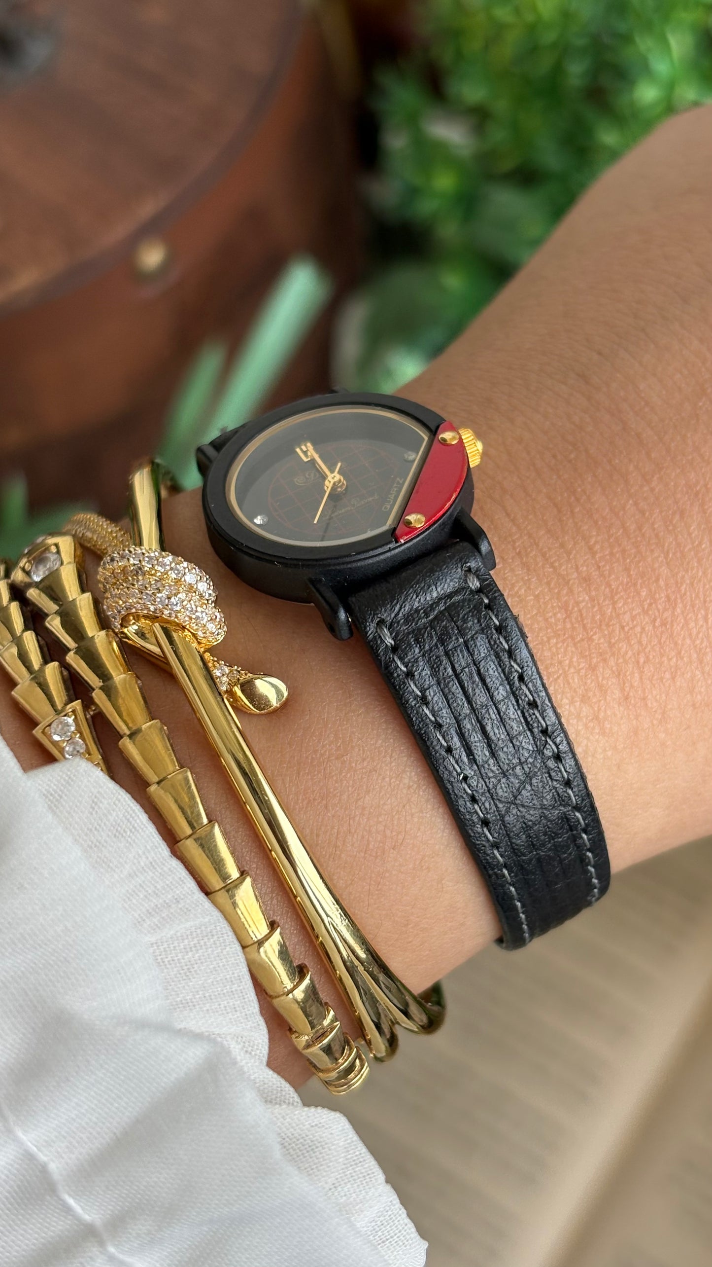 Vintage Dufonte by Lucien Piccard Watch in Black Leather Strap (200$ on tag)