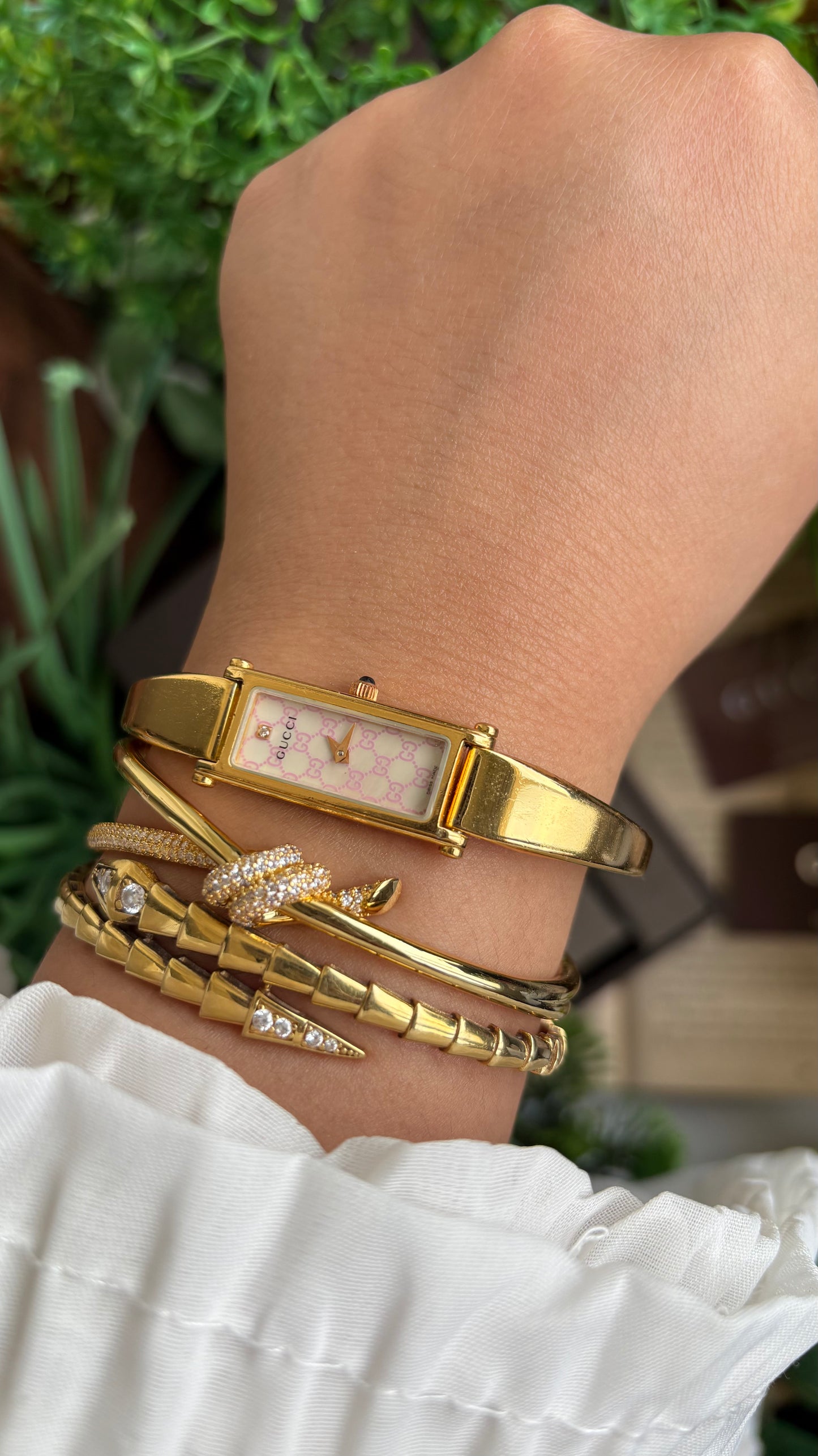 Vintage Gucci 1500L Watch in Gold Tone Rare Monogram Pearl Dial with One Genuine Diamond with Original Gucci Box