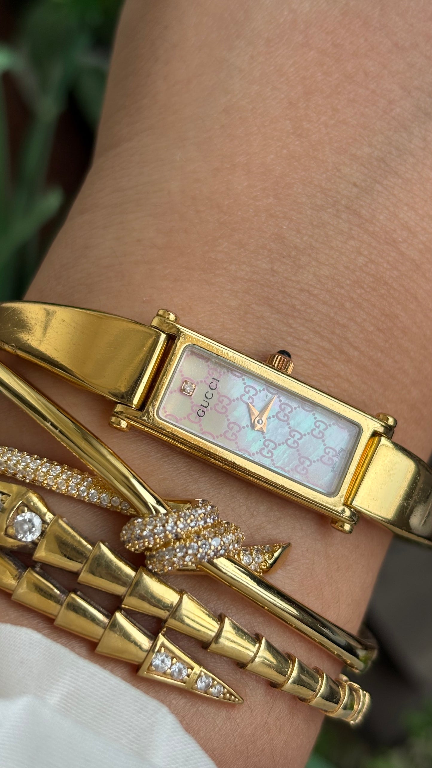 Vintage Gucci 1500L Watch in Gold Tone Rare Monogram Pearl Dial with One Genuine Diamond with Original Gucci Box