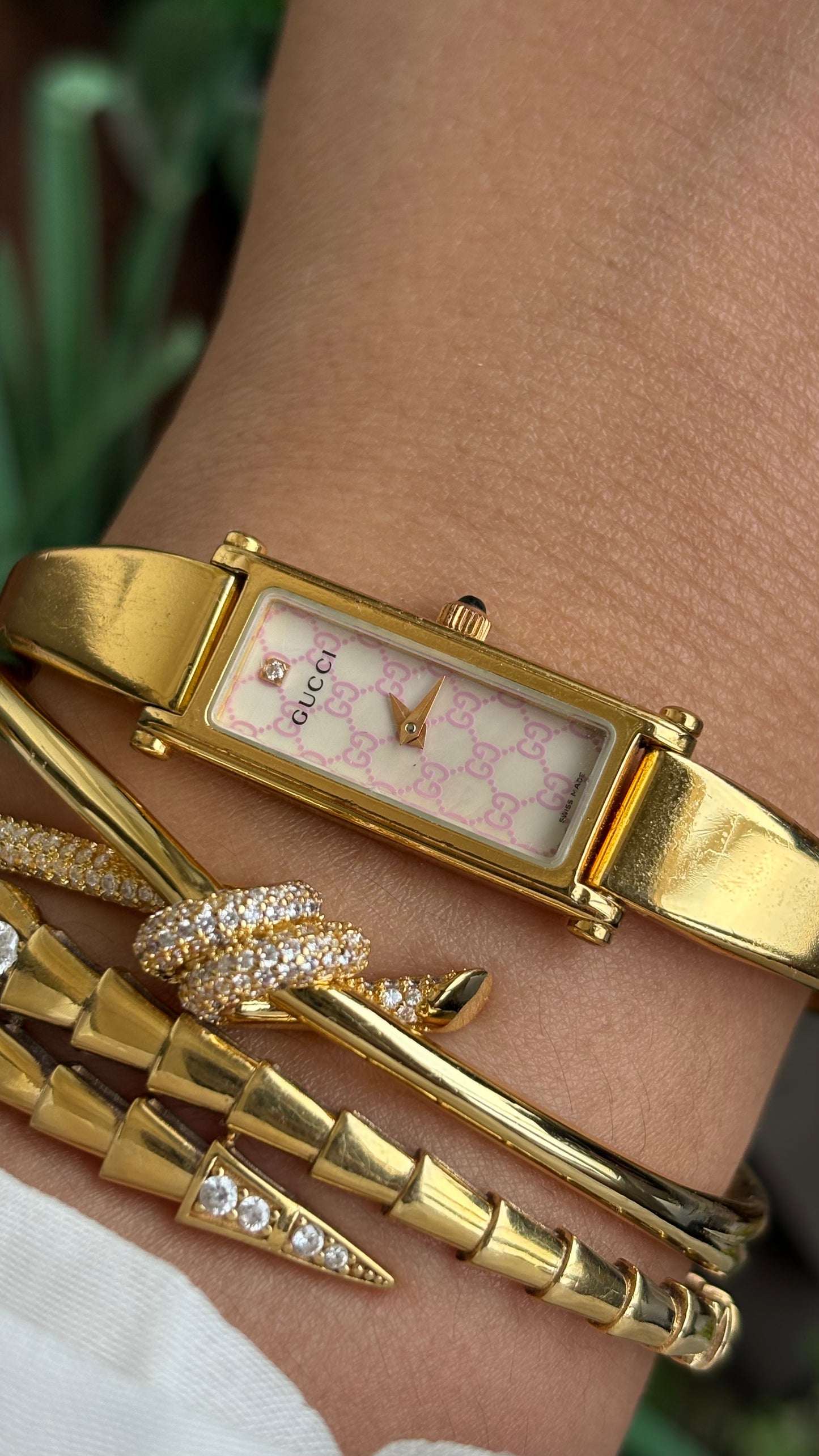 Vintage Gucci 1500L Watch in Gold Tone Rare Monogram Pearl Dial with One Genuine Diamond with Original Gucci Box