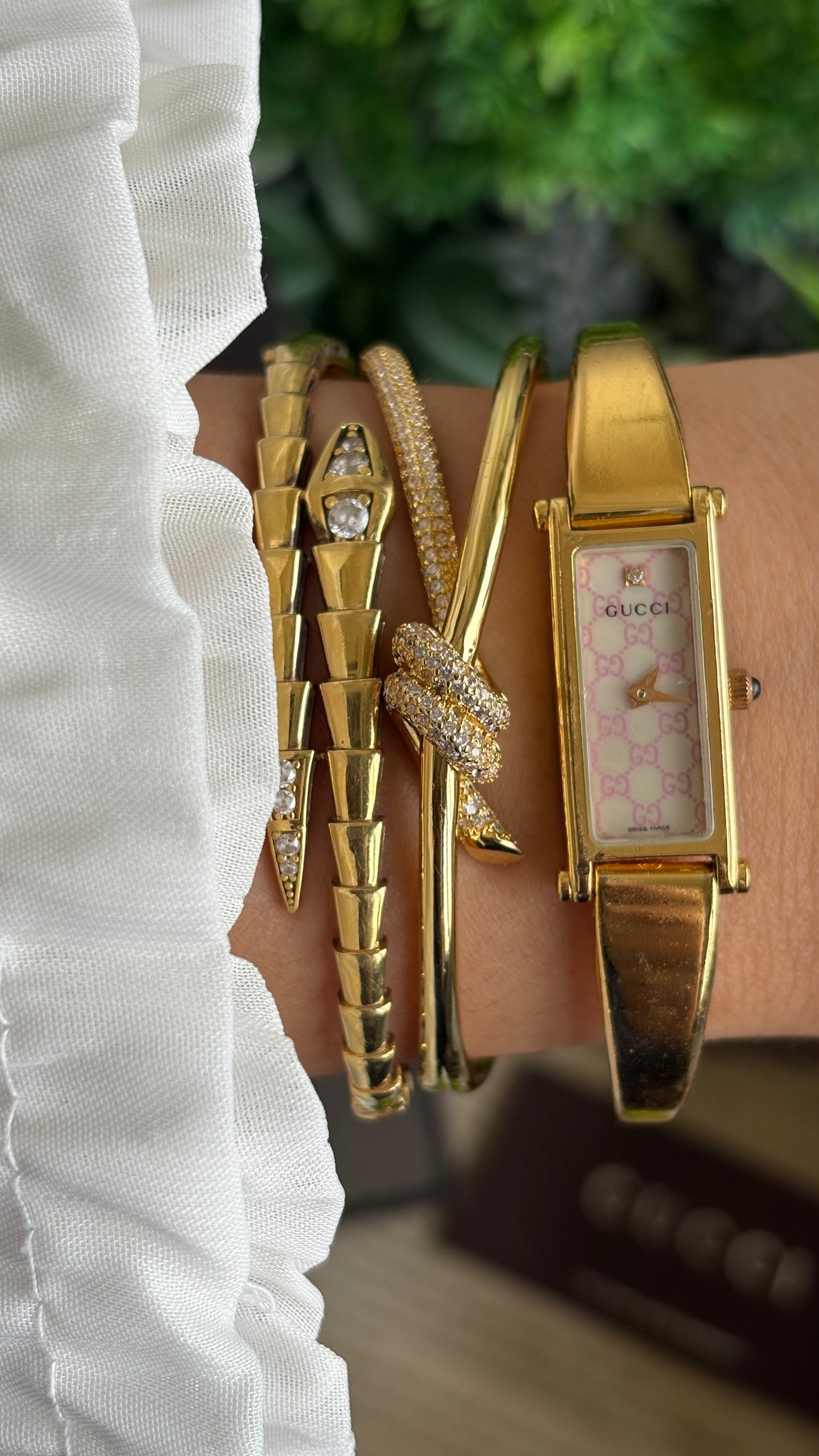 Vintage Gucci 1500L Watch in Gold Tone Rare Monogram Pearl Dial with One Genuine Diamond with Original Gucci Box