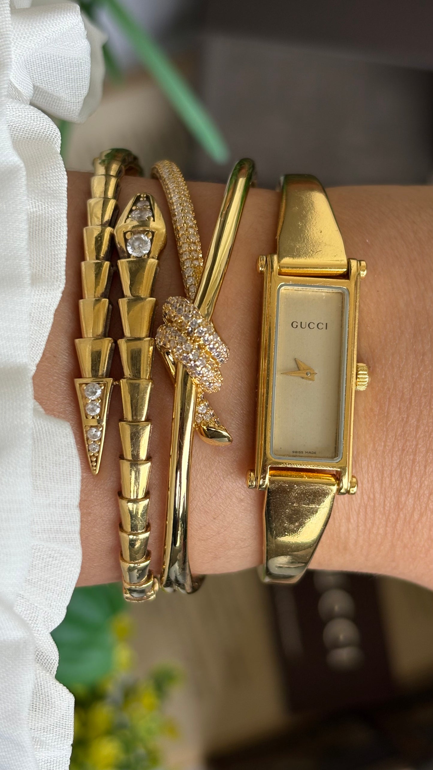 Vintage Gucci 1500L Watch in Gold Tone Classic Gold Dial with Original Gucci Box