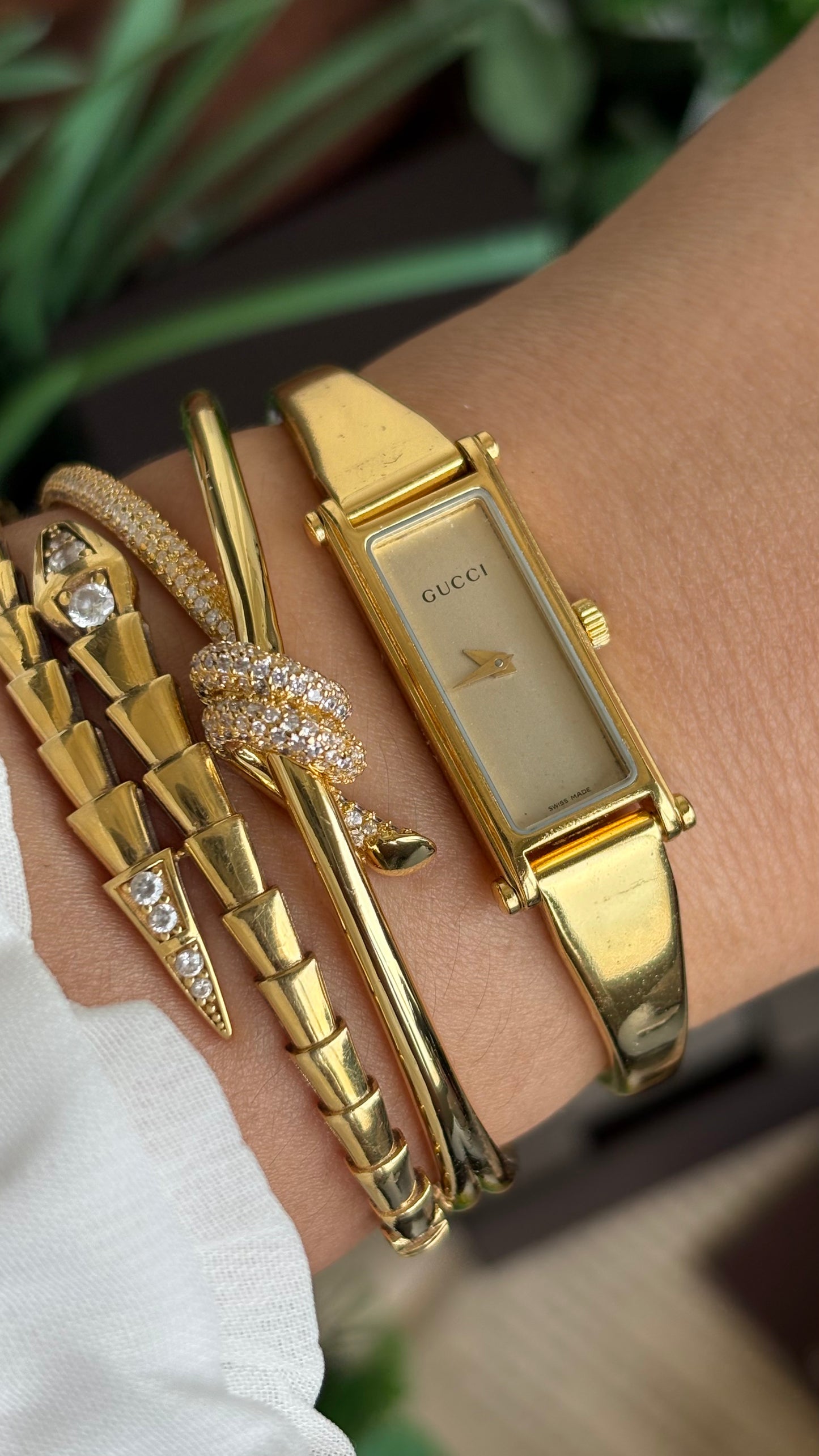 Vintage Gucci 1500L Watch in Gold Tone Classic Gold Dial with Original Gucci Box