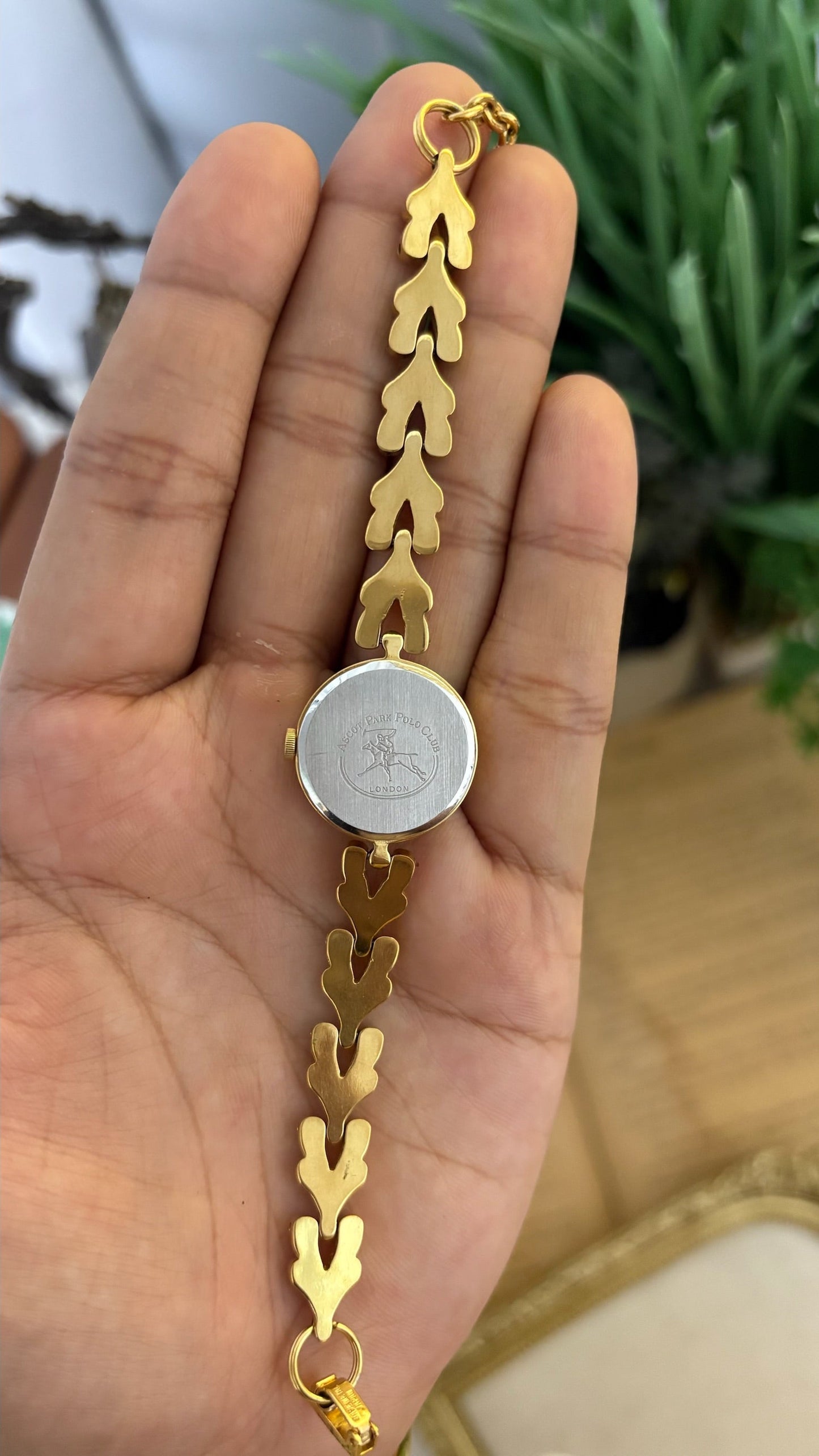 Vintage Ascott Park Leaf Motif Bracelet Watch in Gold Tone Quartz