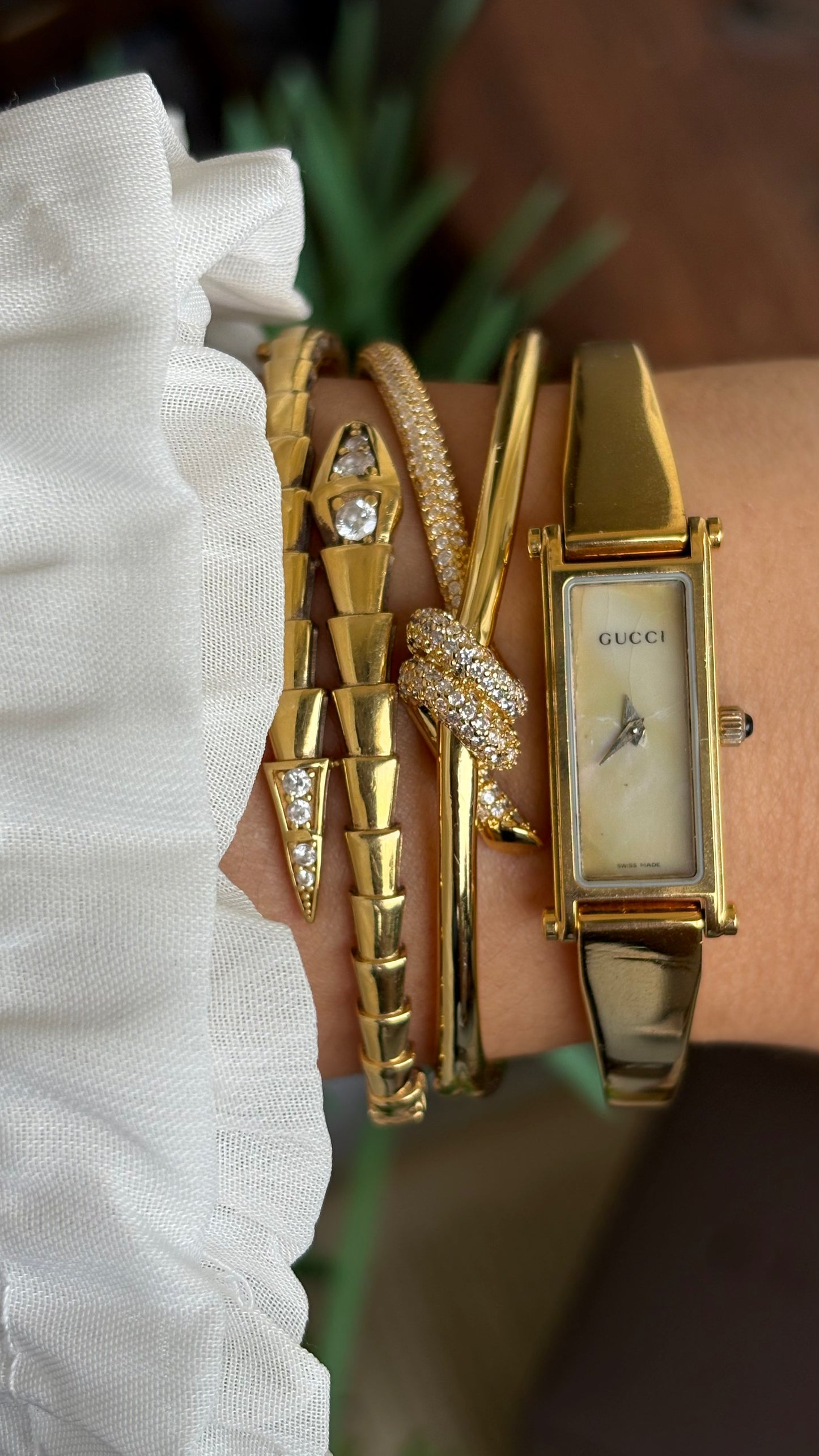 Vintage Gucci 1500L Watch in Gold Tone Mother of Pearl Dial with Original Gucci Box