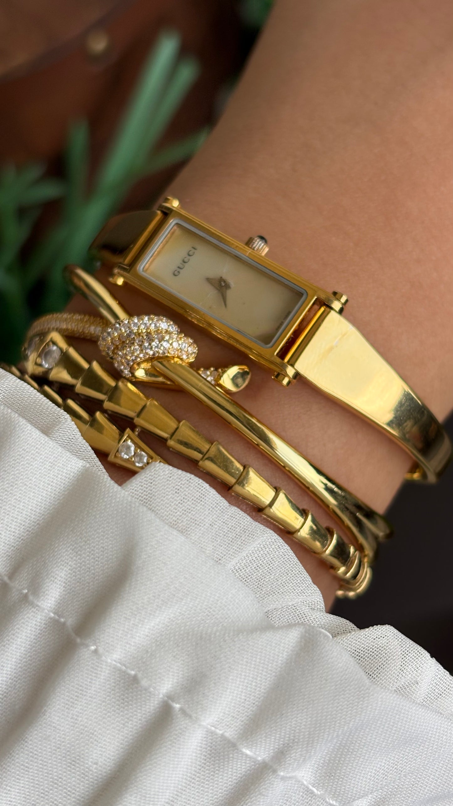 Vintage Gucci 1500L Watch in Gold Tone Mother of Pearl Dial with Original Gucci Box