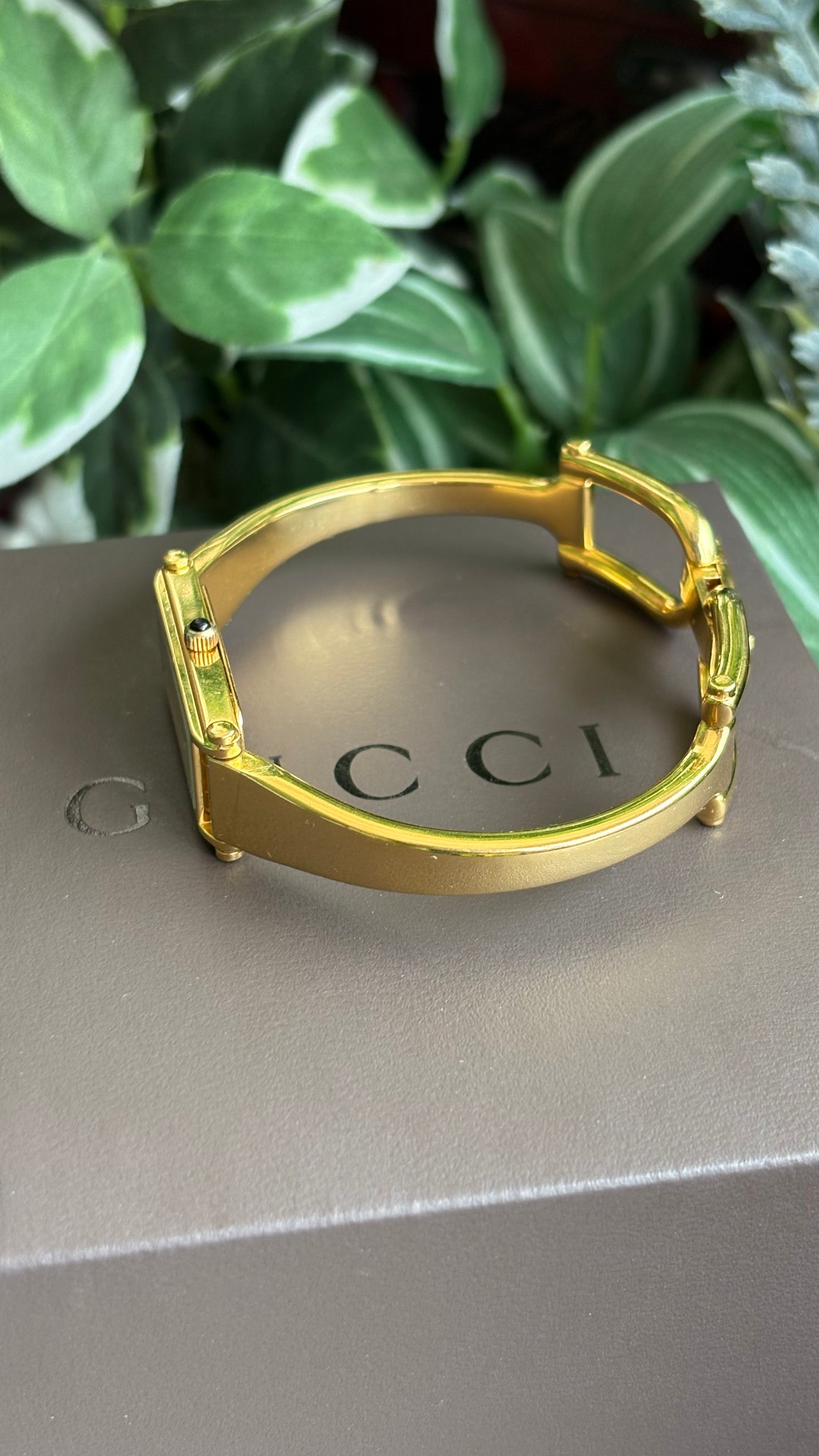 Vintage Gucci 1500L Watch in Gold Tone Mother of Pearl Dial with Original Gucci Box