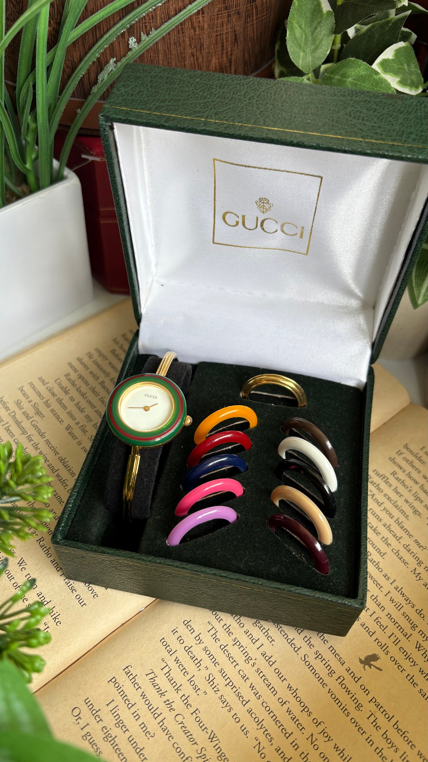 Vintage Gucci 1100L Interchangeable Bezel Set Bangle Watch in Gold Tone Comes With Rare VIP Velvet Box and Metal Gold Ring