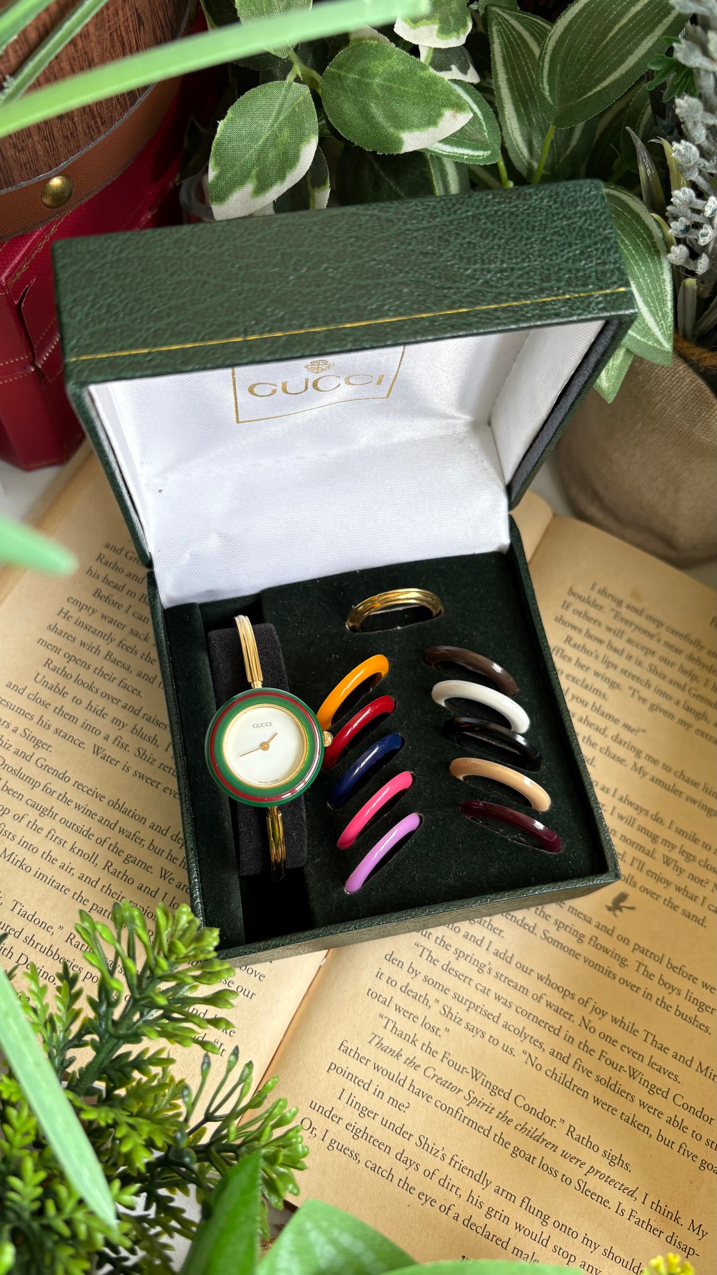 Vintage Gucci 1100L Interchangeable Bezel Set Bangle Watch in Gold Tone Comes With Rare VIP Velvet Box and Metal Gold Ring