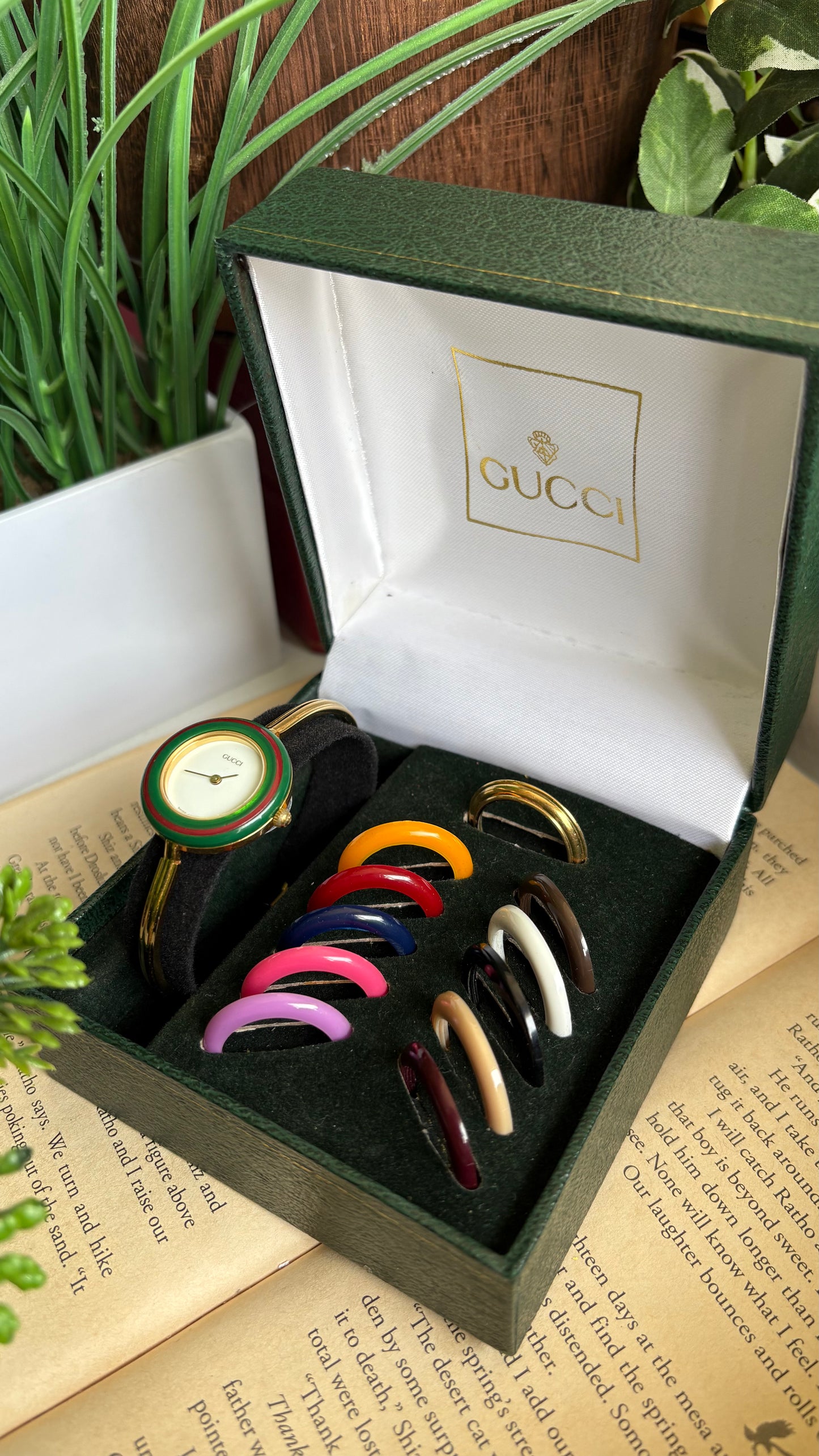 Vintage Gucci 1100L Interchangeable Bezel Set Bangle Watch in Gold Tone Comes With Rare VIP Velvet Box and Metal Gold Ring