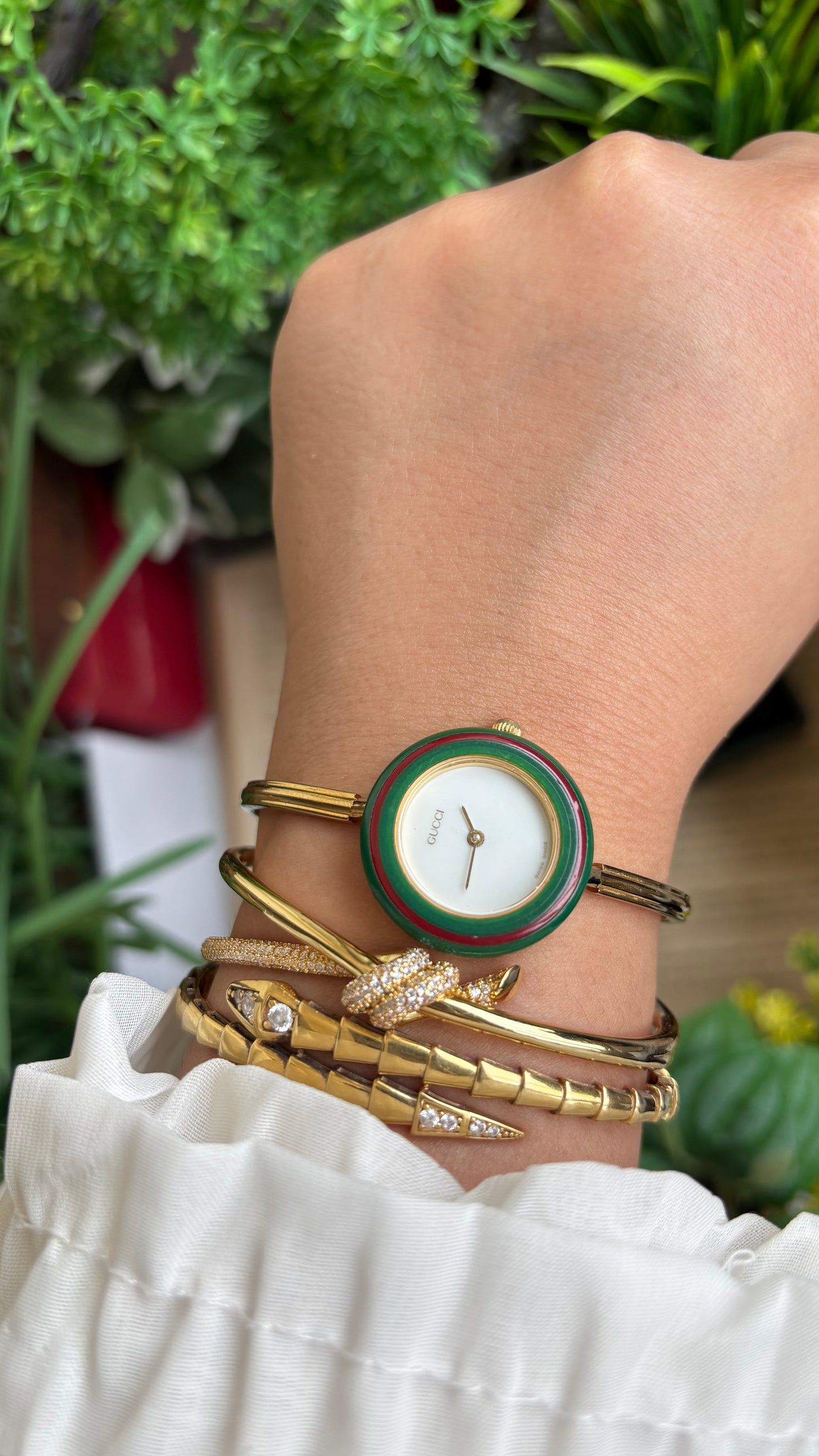 Vintage Gucci 1100L Interchangeable Bezel Set Bangle Watch in Gold Tone Comes With Rare VIP Velvet Box and Metal Gold Ring