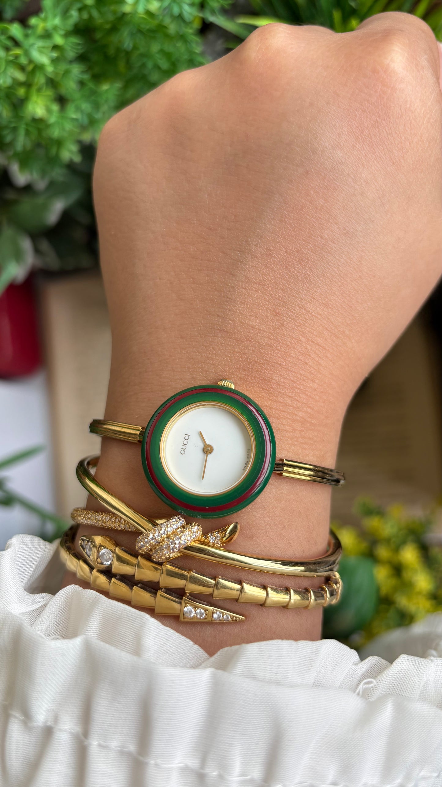 Vintage Gucci 1100L Interchangeable Bezel Set Bangle Watch in Gold Tone Comes With Rare VIP Velvet Box and Metal Gold Ring