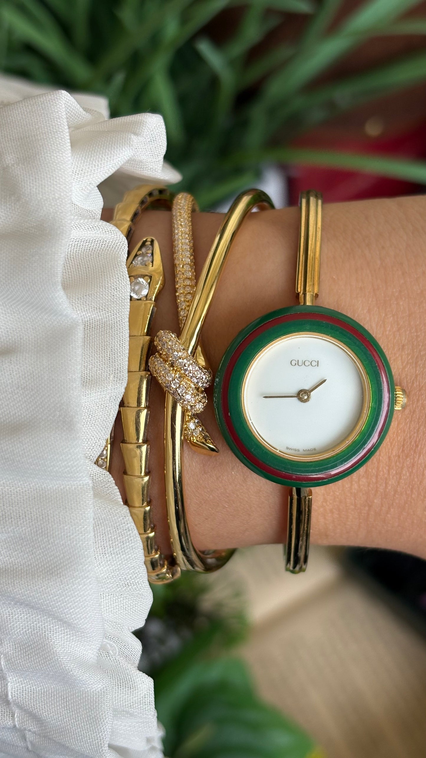 Vintage Gucci 1100L Interchangeable Bezel Set Bangle Watch in Gold Tone Comes With Rare VIP Velvet Box and Metal Gold Ring