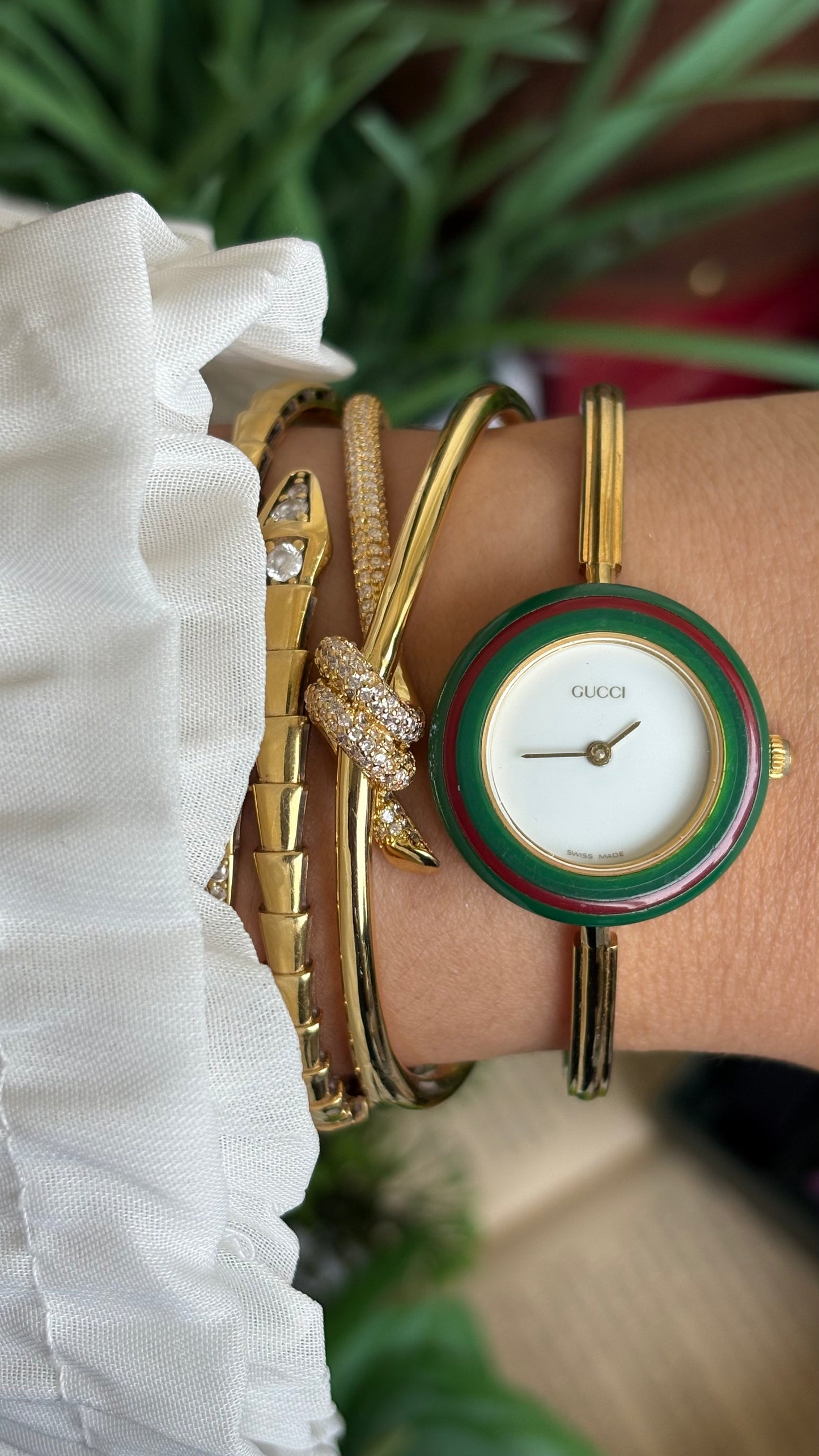 Vintage Gucci 1100L Interchangeable Bezel Set Bangle Watch in Gold Tone Comes With Rare VIP Velvet Box and Metal Gold Ring