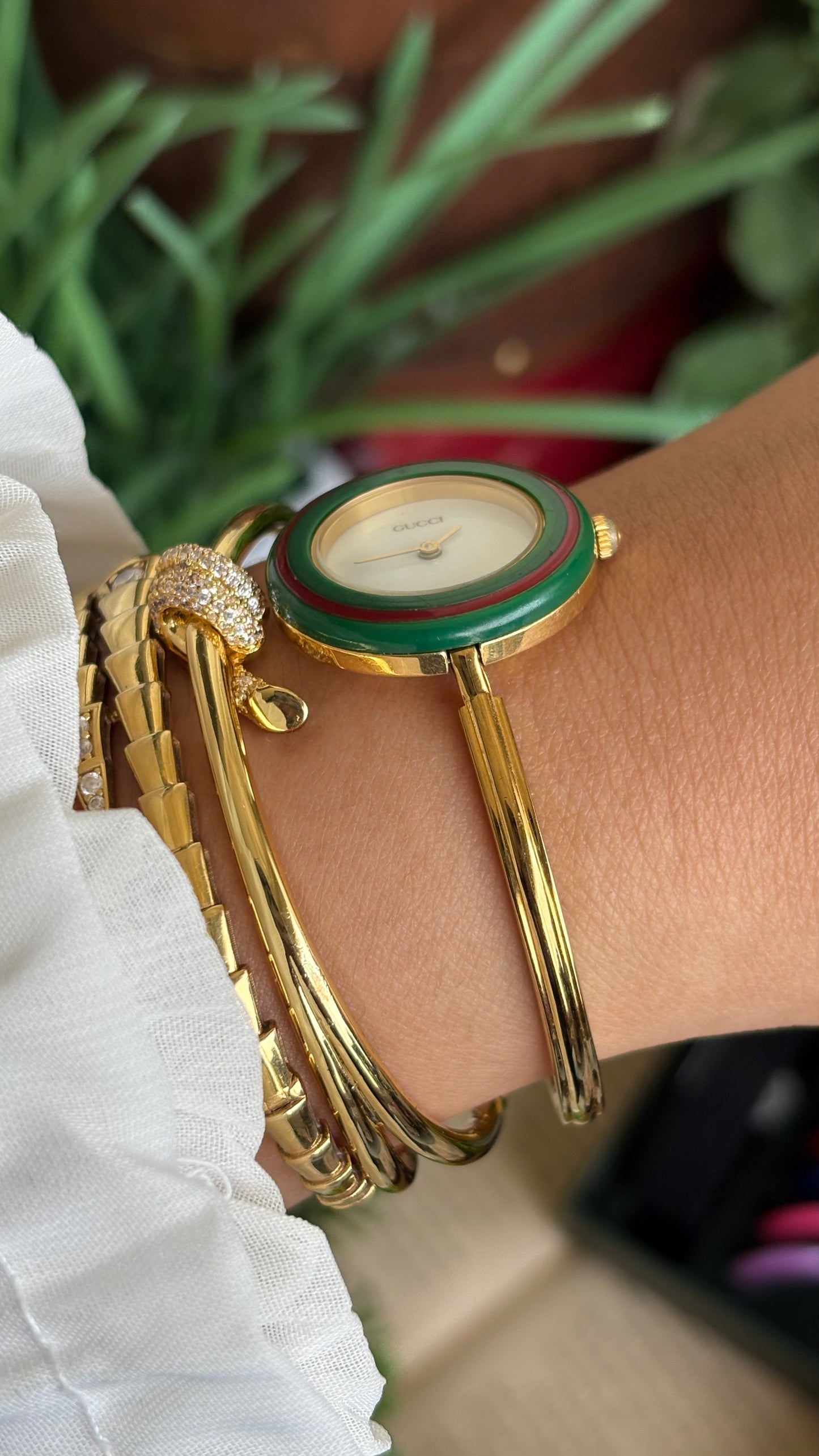Vintage Gucci 1100L Interchangeable Bezel Set Bangle Watch in Gold Tone Comes With Rare VIP Velvet Box and Metal Gold Ring