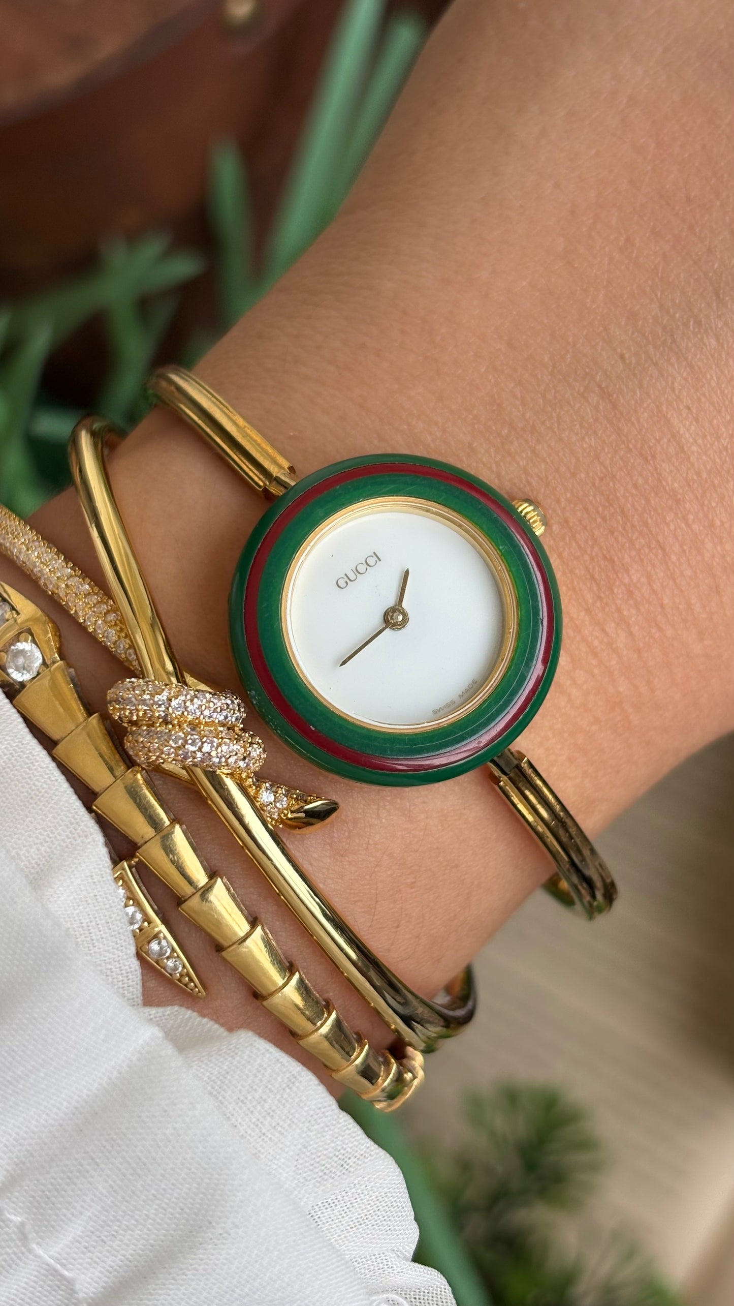 Vintage Gucci 1100L Interchangeable Bezel Set Bangle Watch in Gold Tone Comes With Rare VIP Velvet Box and Metal Gold Ring