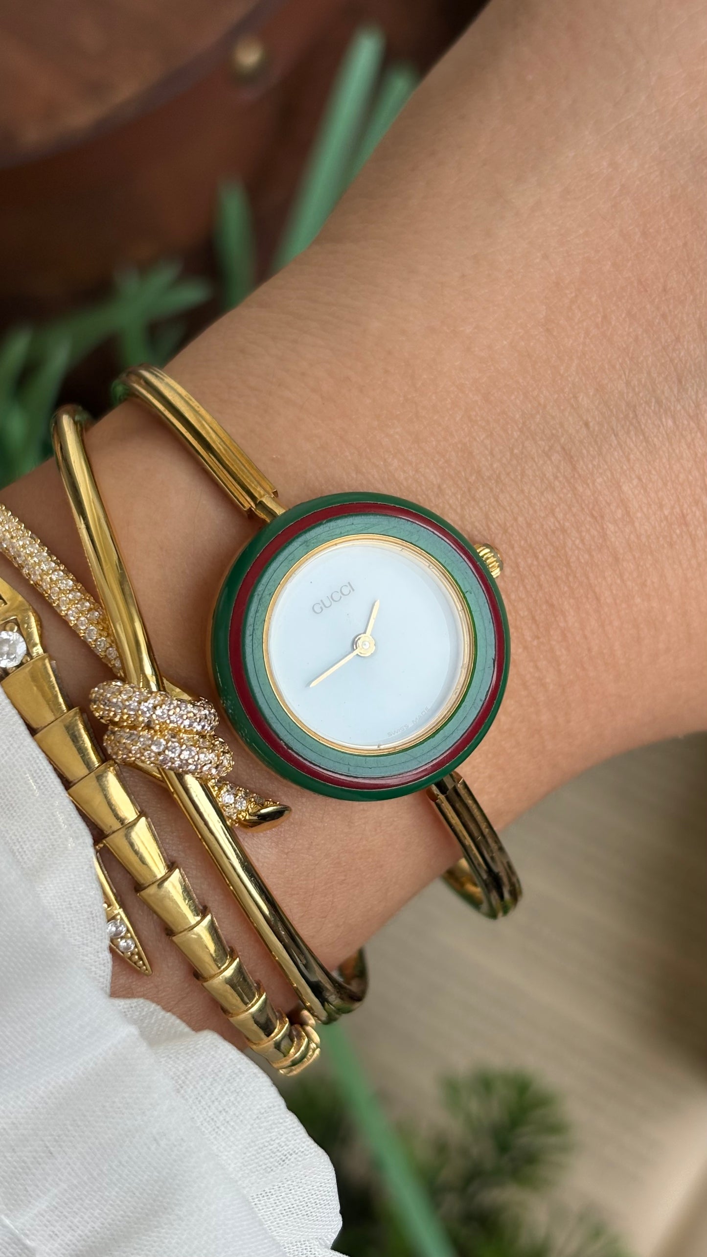 Vintage Gucci 1100L Interchangeable Bezel Set Bangle Watch in Gold Tone Comes With Rare VIP Velvet Box and Metal Gold Ring