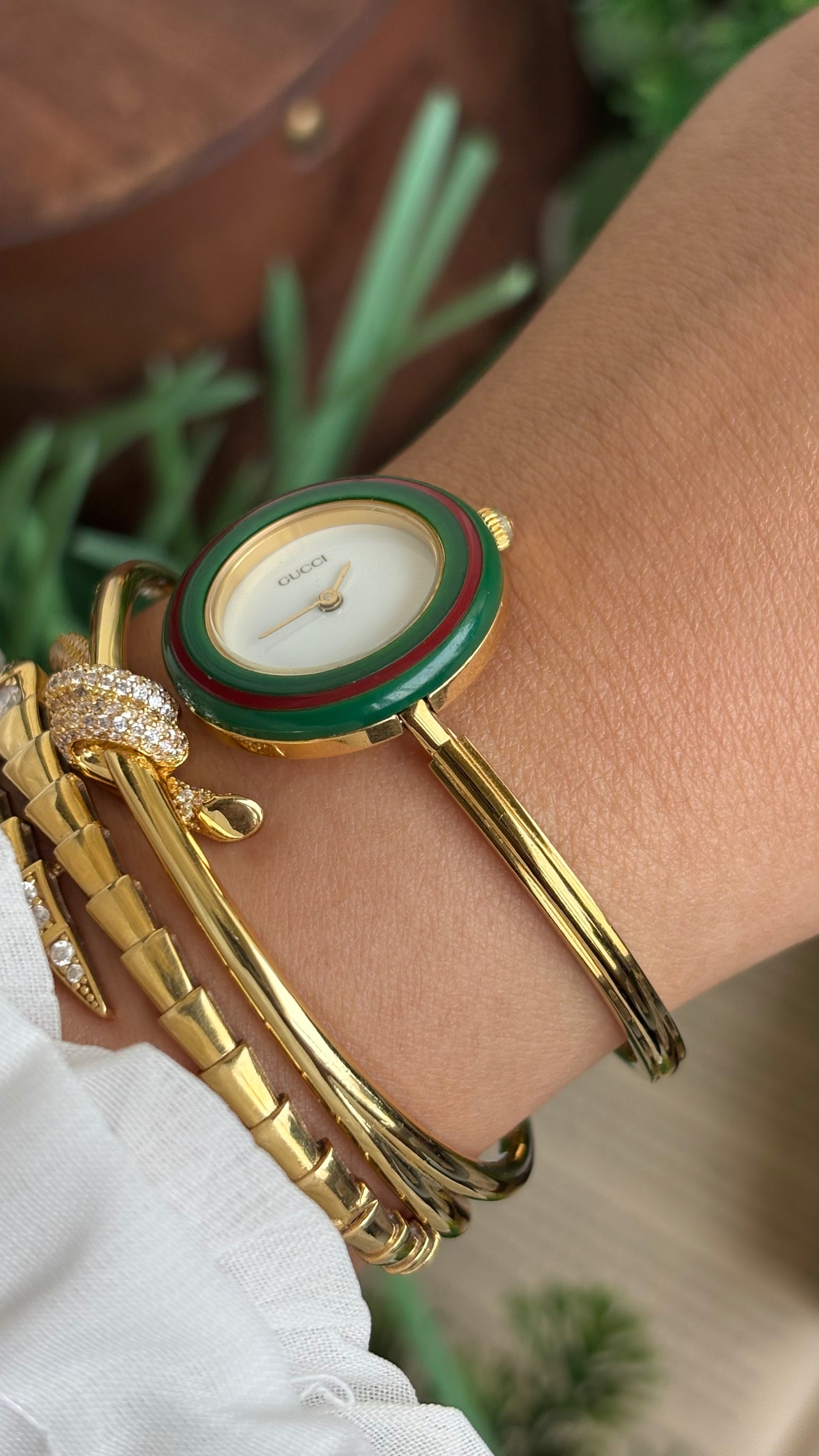 Vintage Gucci 1100L Interchangeable Bezel Set Bangle Watch in Gold Tone Comes With Rare VIP Velvet Box and Metal Gold Ring