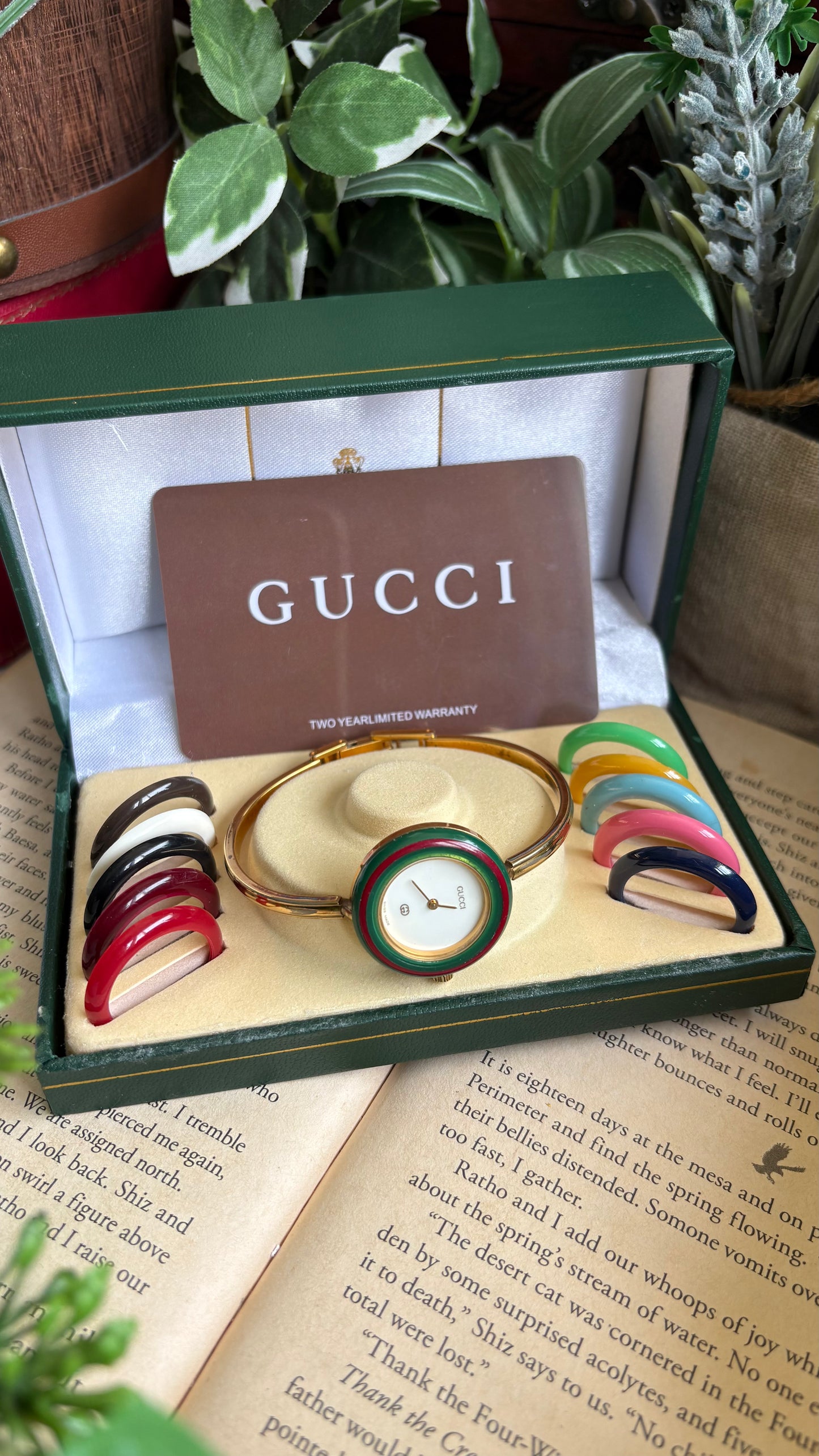 Vintage Gucci 1100L Interchangeable Bezel Set Bangle Watch in Gold Tone with Authenticity Card