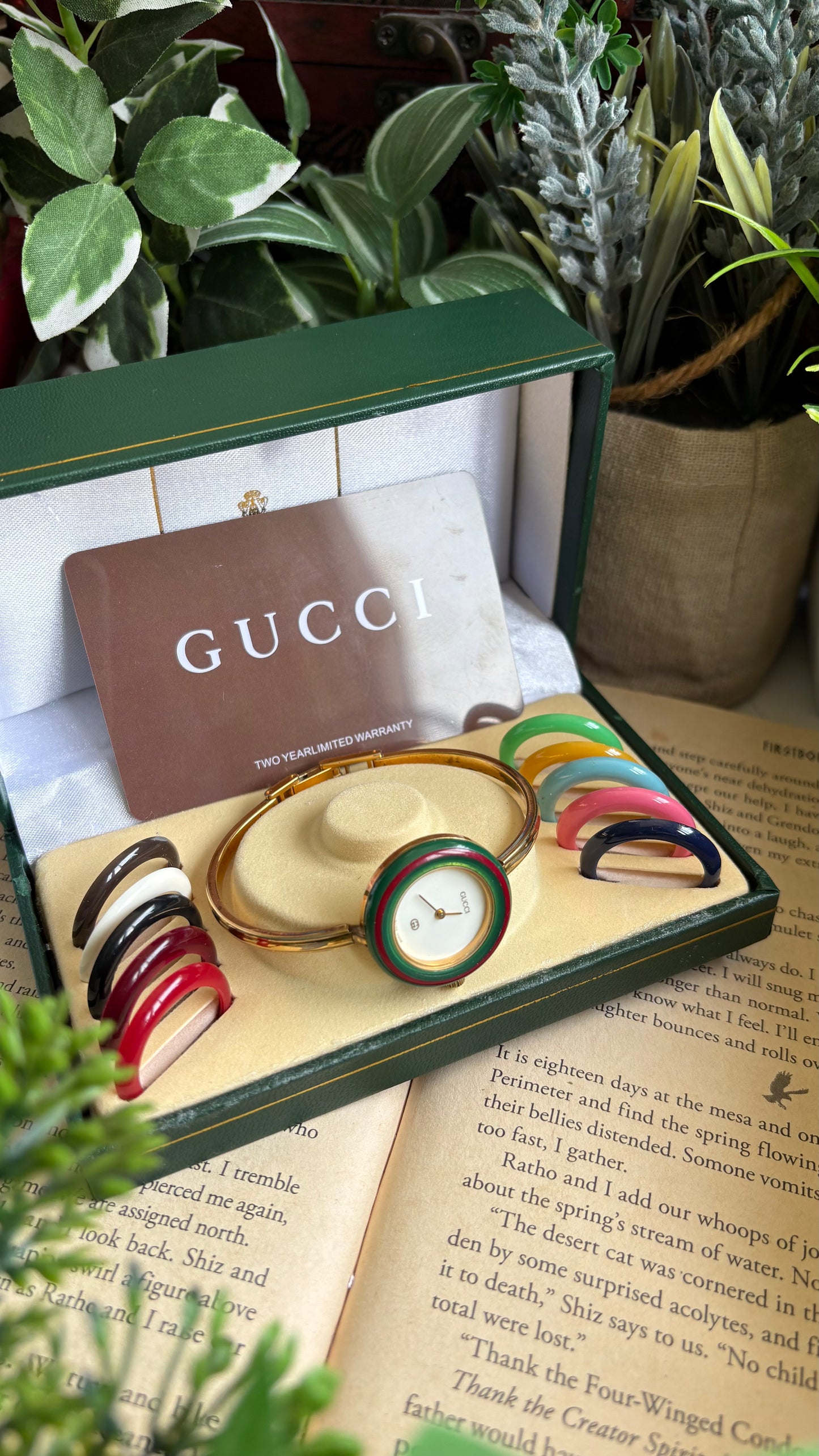 Vintage Gucci 1100L Interchangeable Bezel Set Bangle Watch in Gold Tone with Authenticity Card