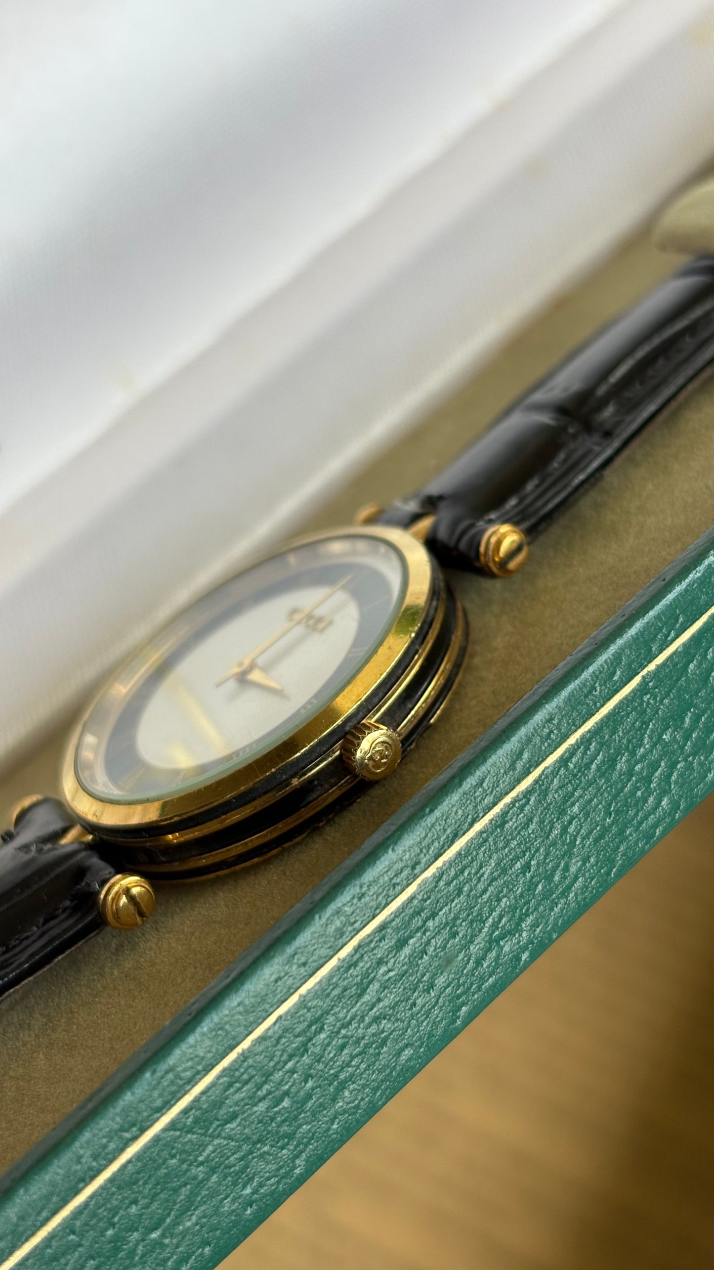 Vintage Gucci Watch in Black Leather Strap with Original Gucci Box