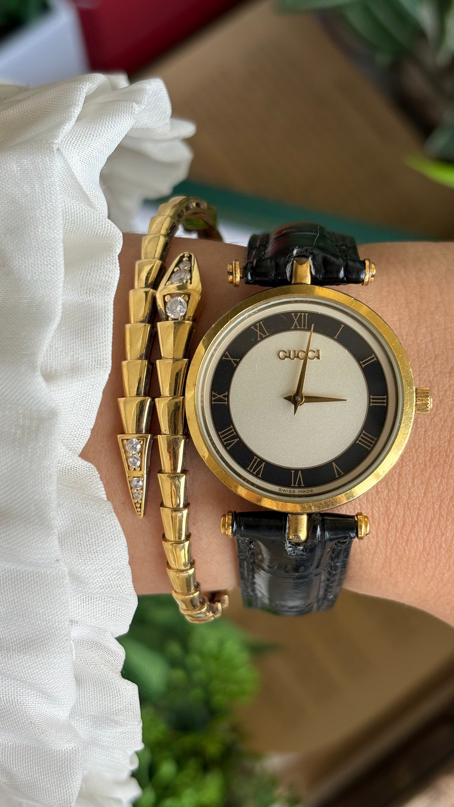 Vintage Gucci Watch in Black Leather Strap with Original Gucci Box
