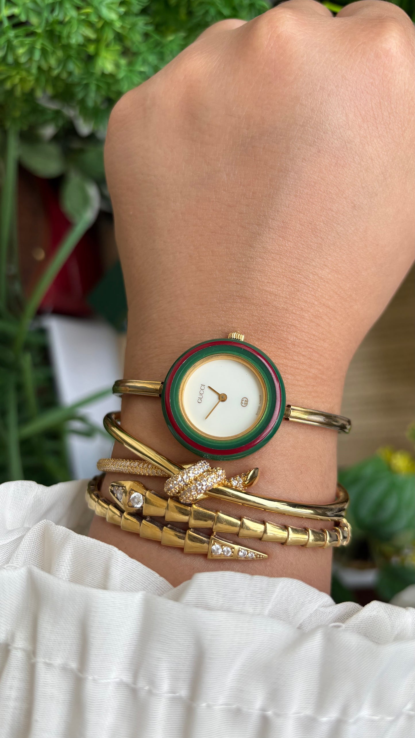 Vintage Gucci 1100L Interchangeable Bezel Set Bangle Watch in Gold Tone with Authenticity Card