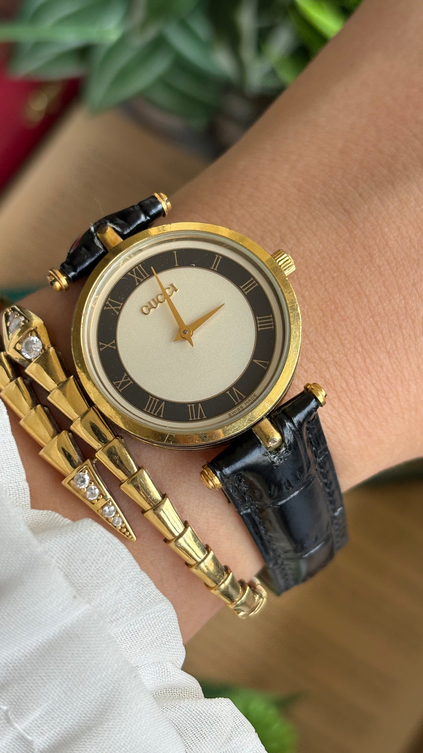 Vintage Gucci Watch in Black Leather Strap with Original Gucci Box