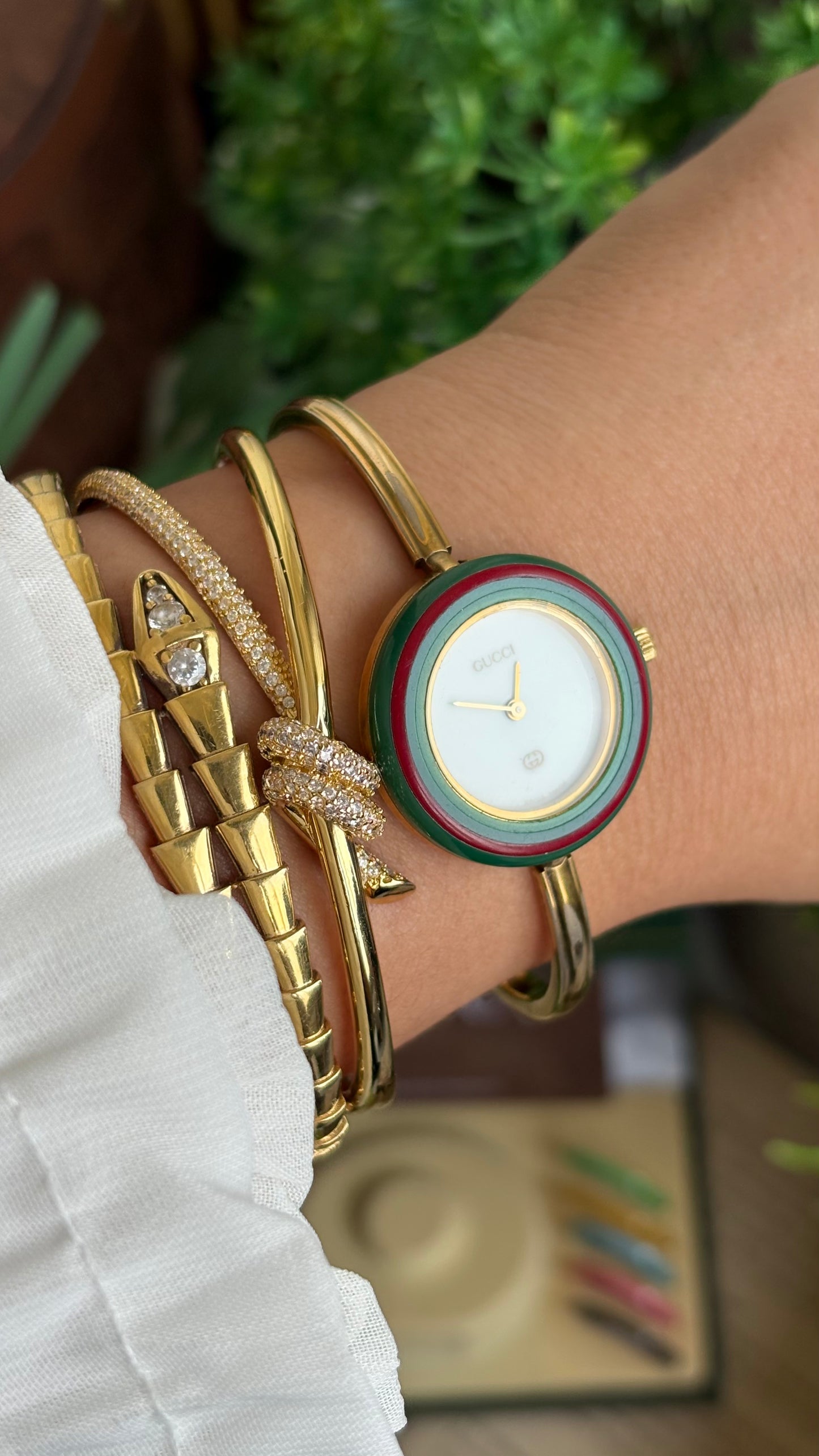 Vintage Gucci 1100L Interchangeable Bezel Set Bangle Watch in Gold Tone with Authenticity Card