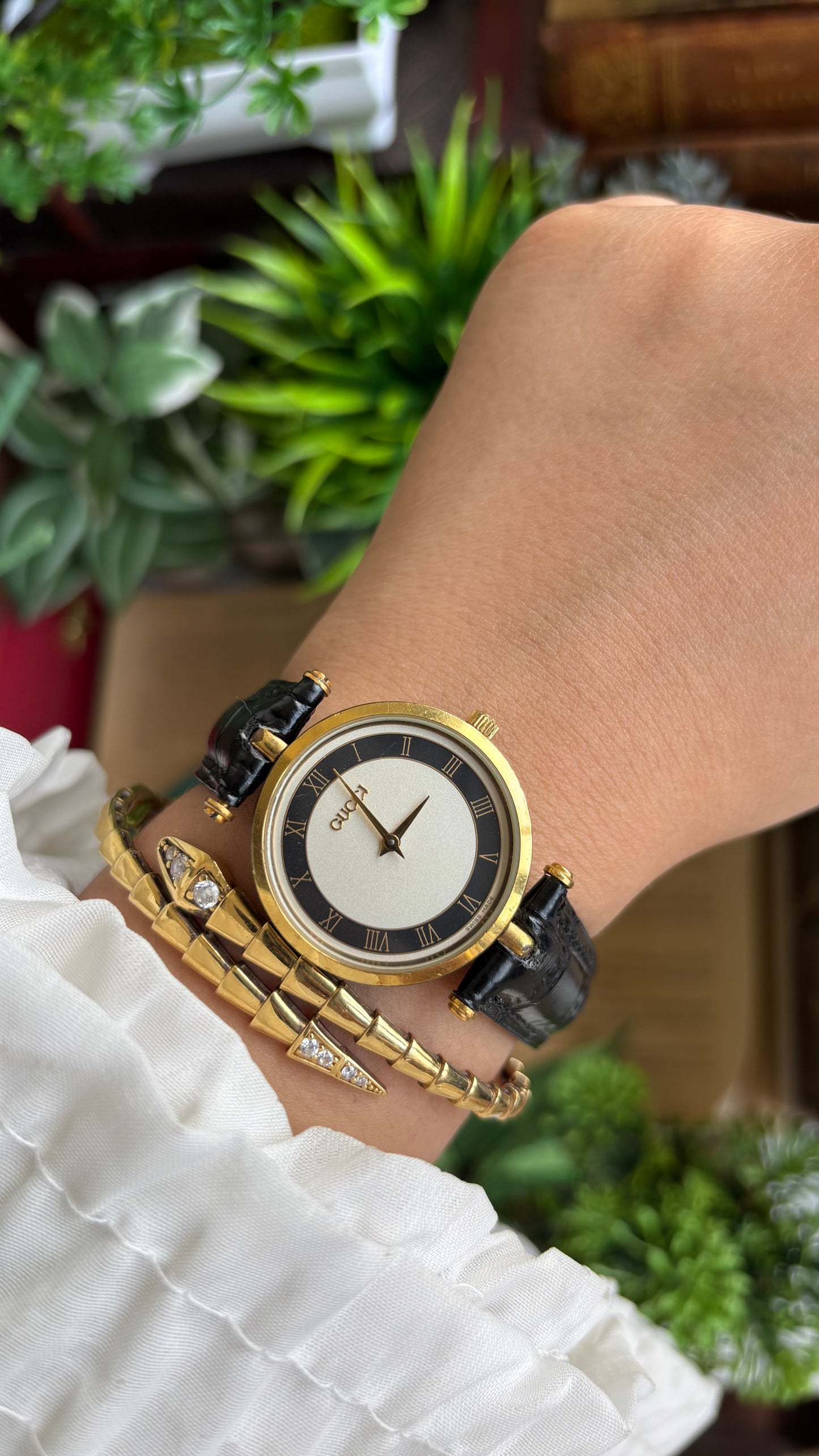 Vintage Gucci Watch in Black Leather Strap with Original Gucci Box