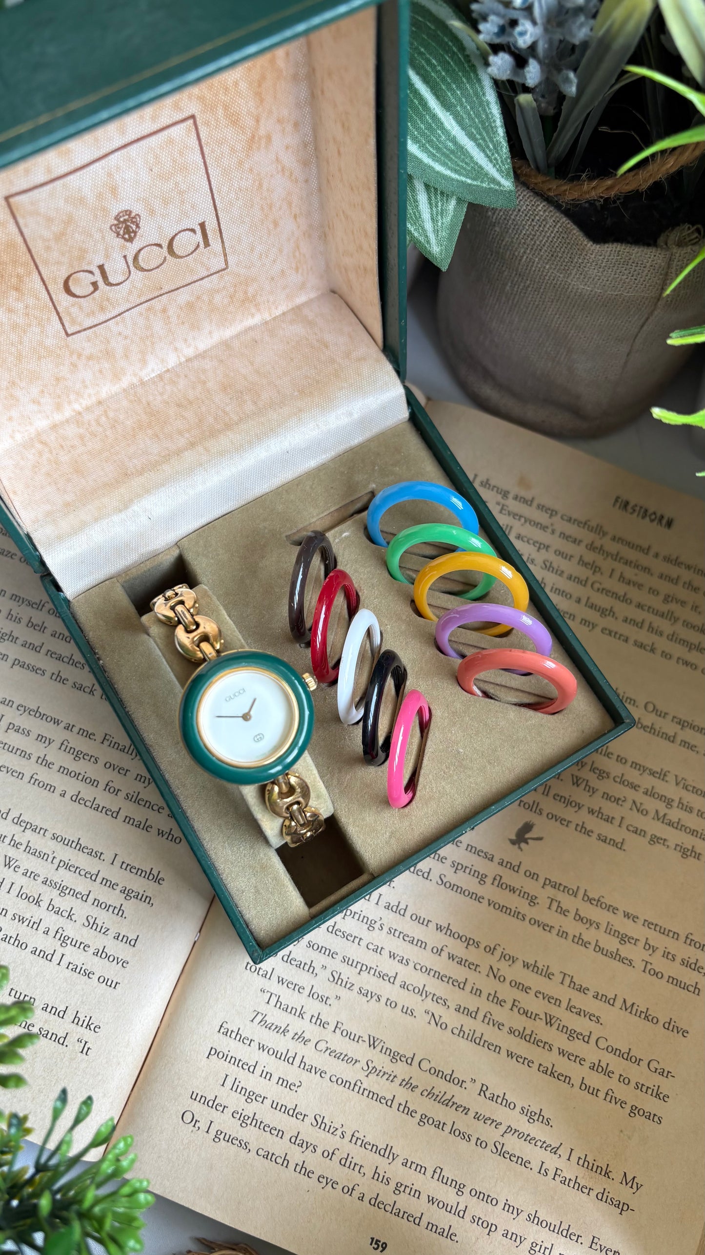 Vintage Gucci 1100L Interchangeable Bezel Set Marina Bracelet Watch in Gold Tone