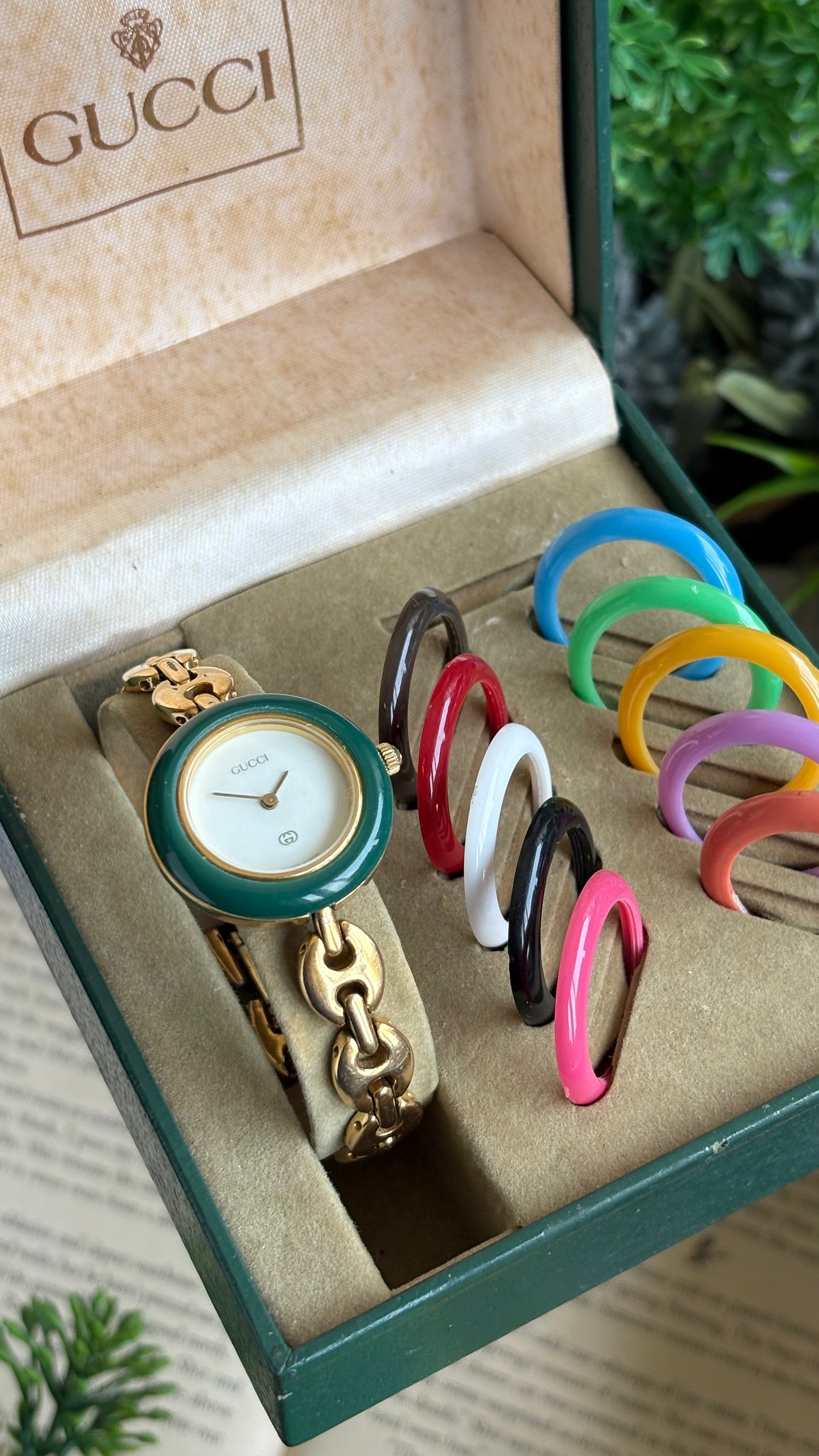 Vintage Gucci 1100L Interchangeable Bezel Set Marina Bracelet Watch in Gold Tone